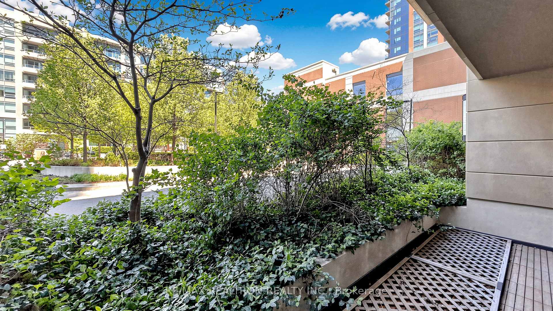 Photo 33 of Unit 102, 18 Uptown Drive, Markham, Unionville — HOMEH
