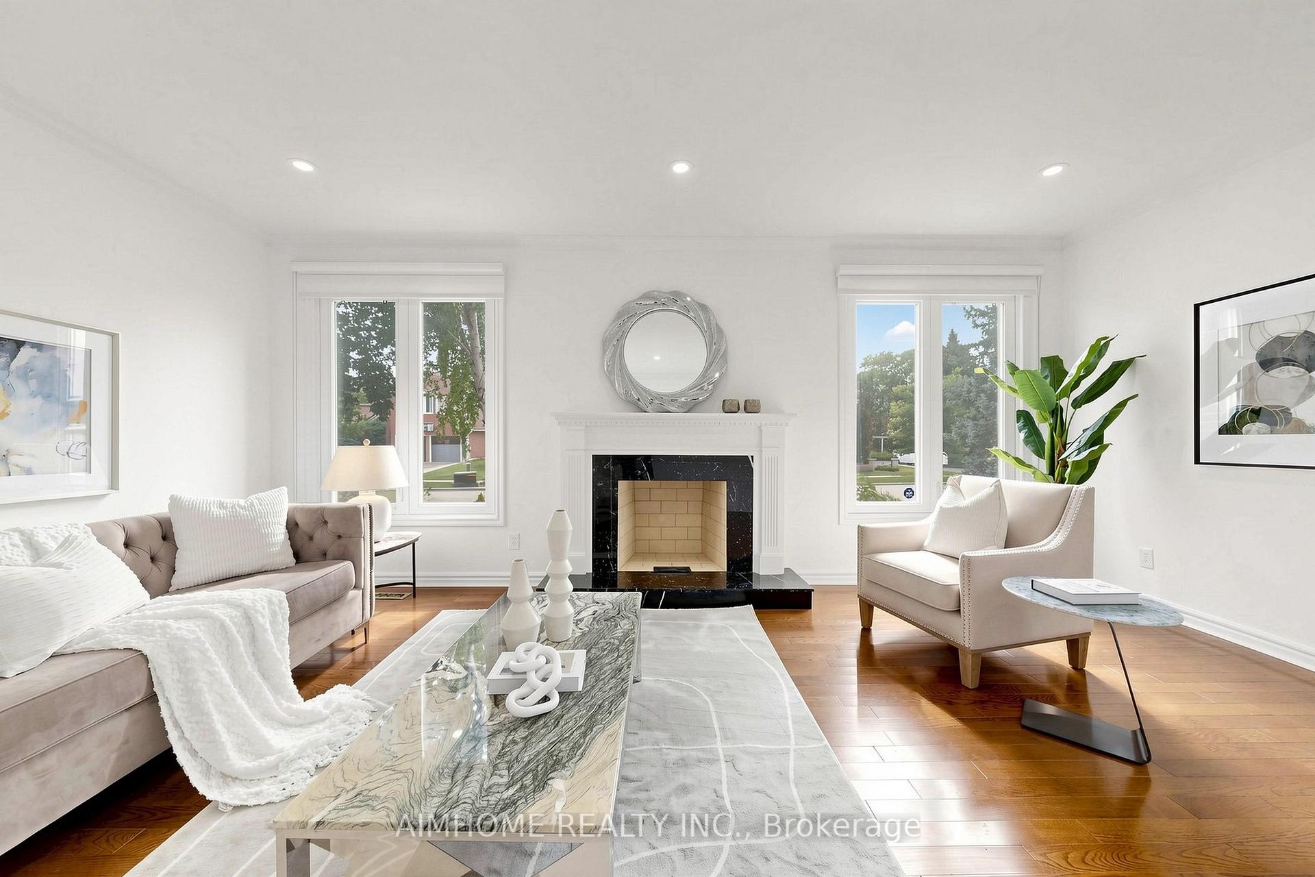 Photo 2 of 27 Melchior Crescent, Markham, Buttonville — HOMEH
