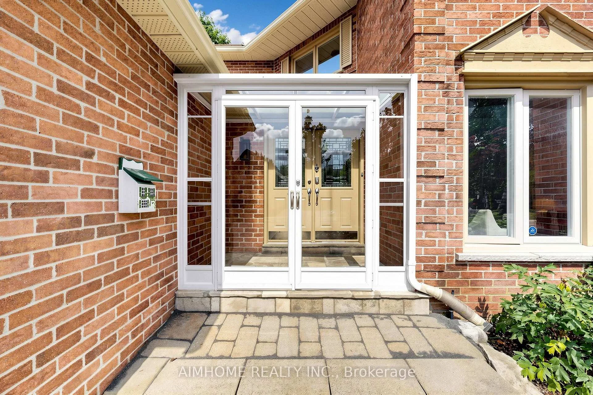 Photo 7 of 27 Melchior Crescent, Markham, Buttonville — HOMEH