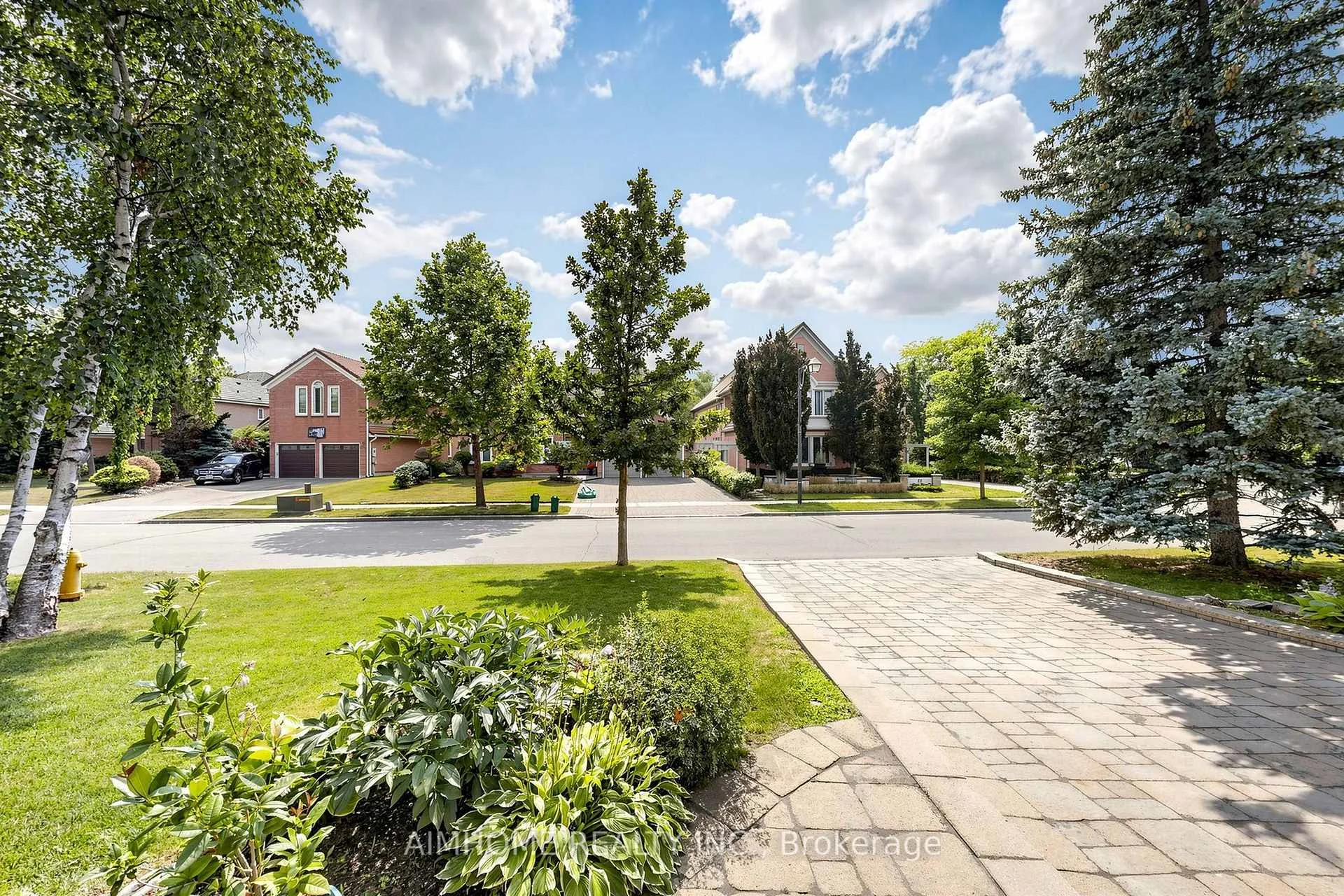 Photo 8 of 27 Melchior Crescent, Markham, Buttonville — HOMEH