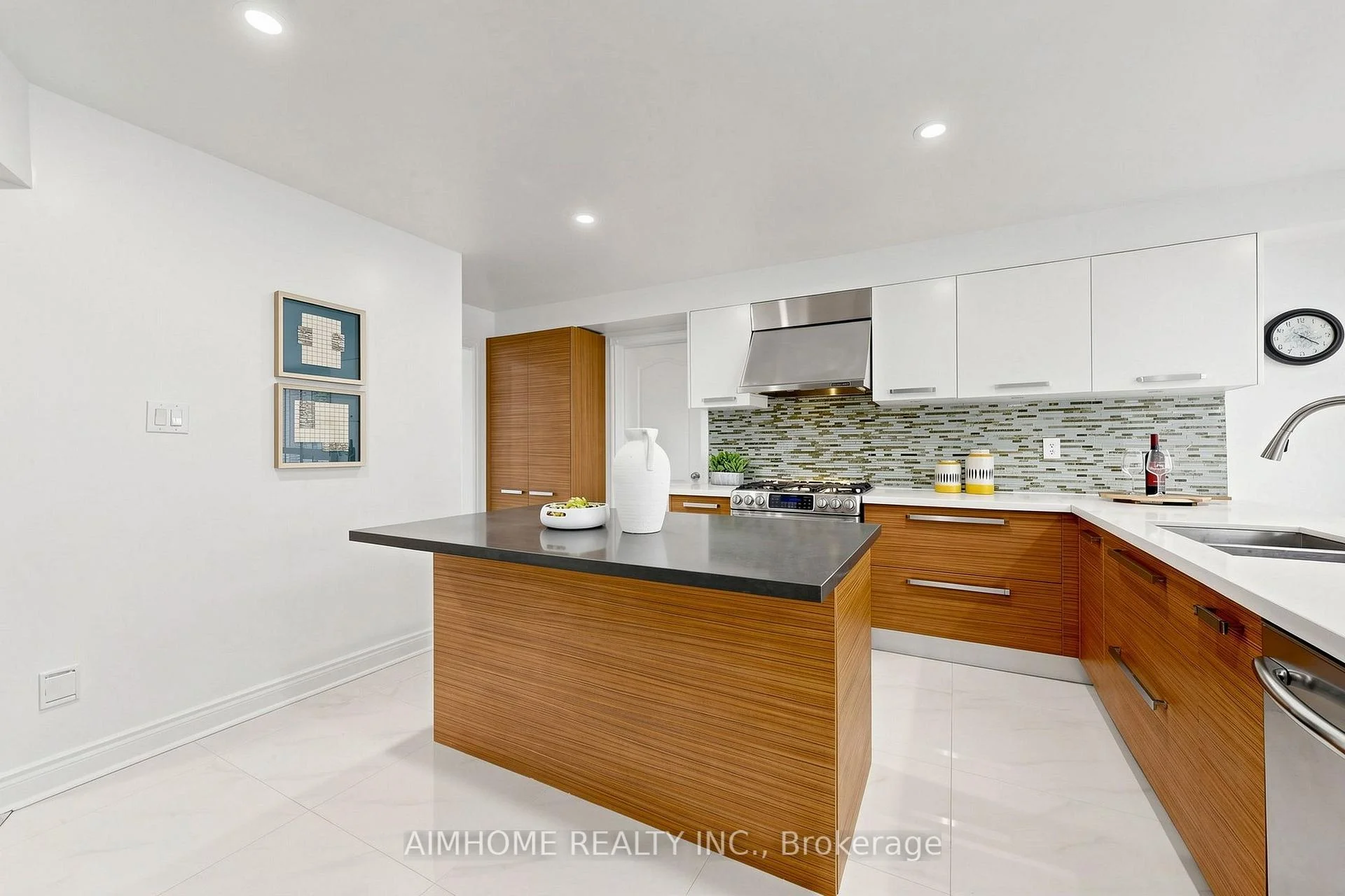 Photo 17 of 27 Melchior Crescent, Markham, Buttonville — HOMEH