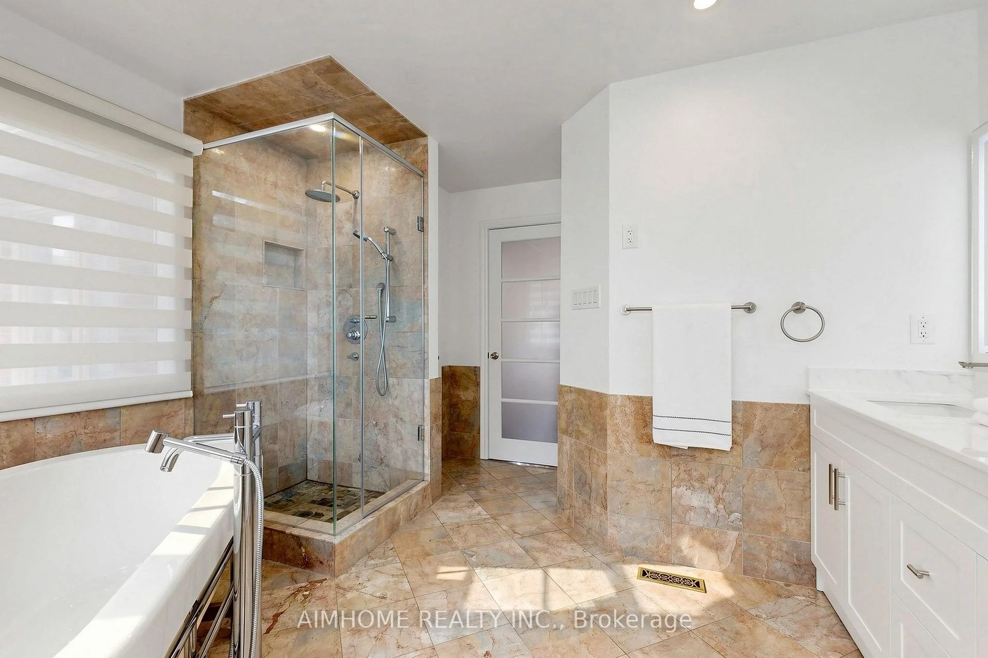 Photo 41 of 27 Melchior Crescent, Markham, Buttonville — HOMEH