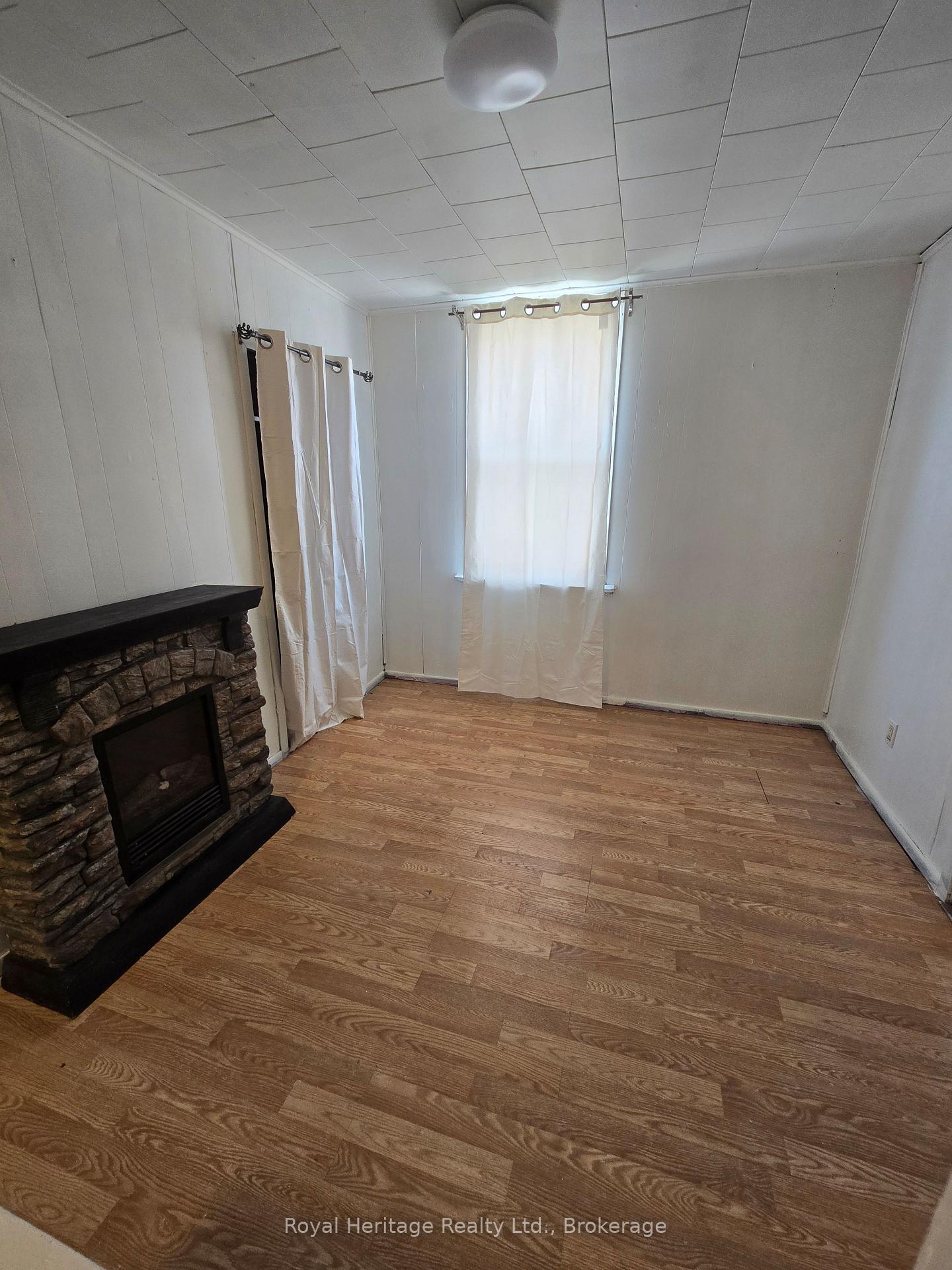 Photo 5 of 104 Centre Street N, Oshawa, O'Neill — HOMEH