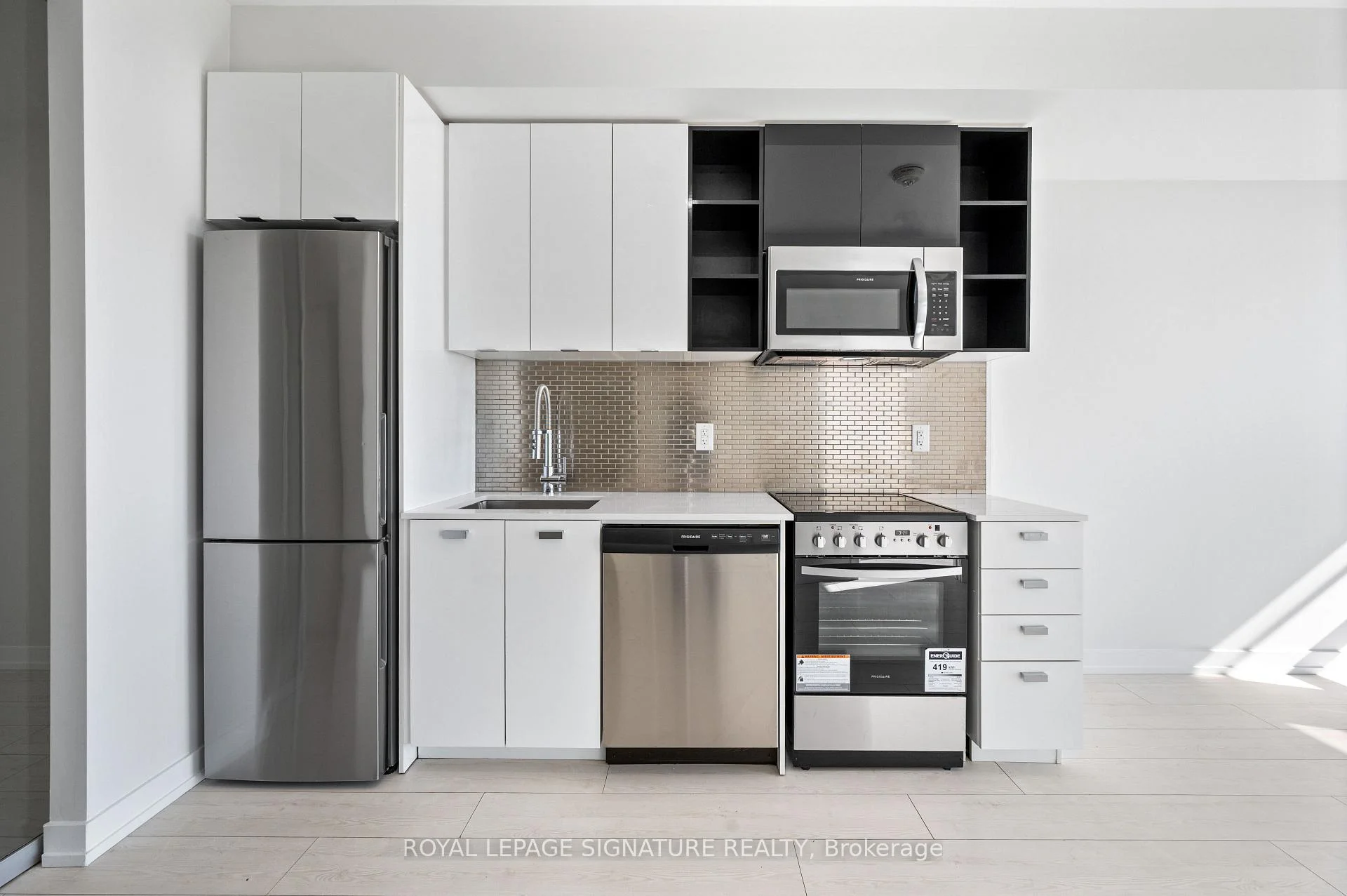 Photo 6 of Unit 710, 10 De Boers Drive, North York, York University Heights — HOMEH