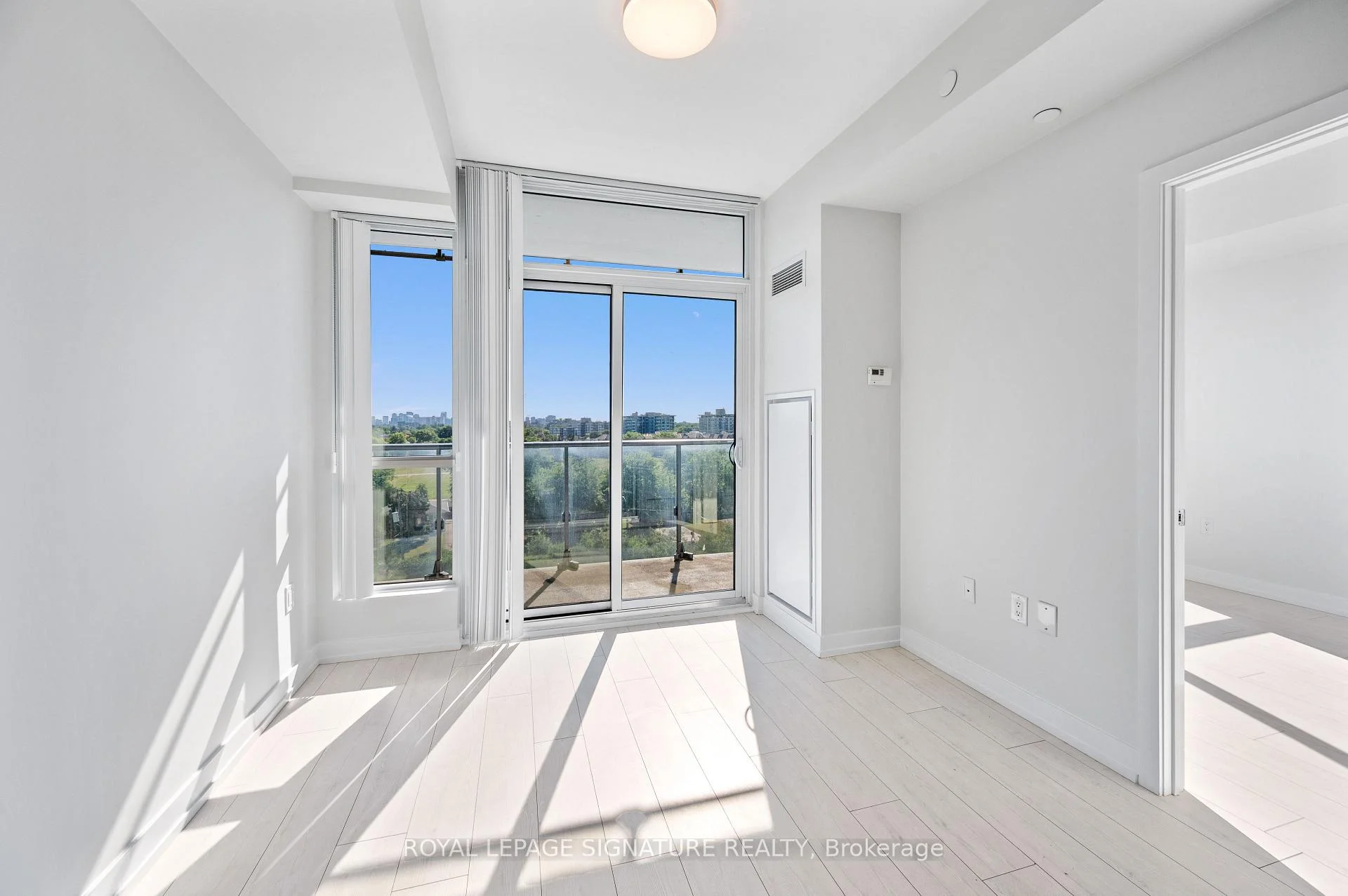 Photo 8 of Unit 710, 10 De Boers Drive, North York, York University Heights — HOMEH