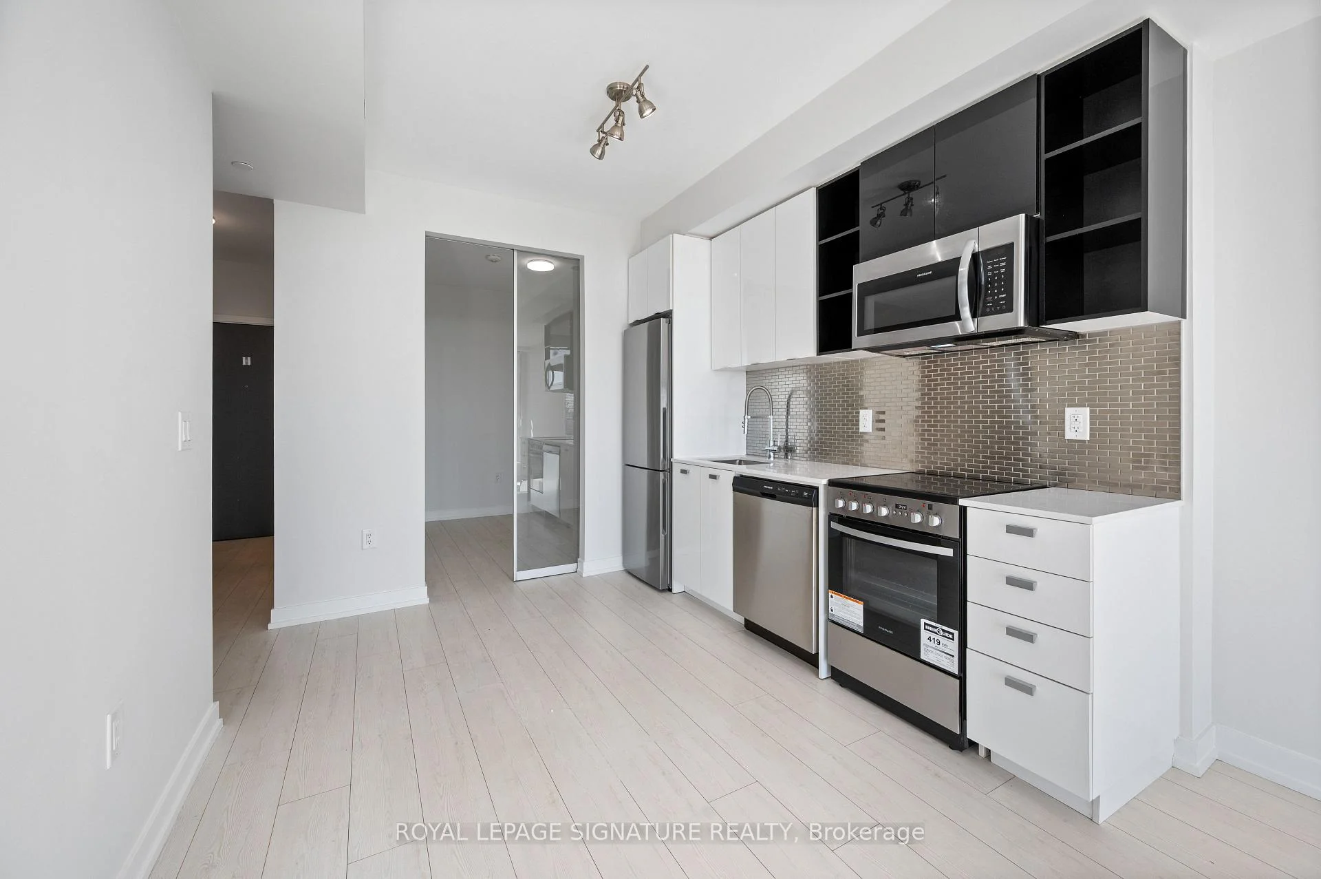 Photo 9 of Unit 710, 10 De Boers Drive, North York, York University Heights — HOMEH