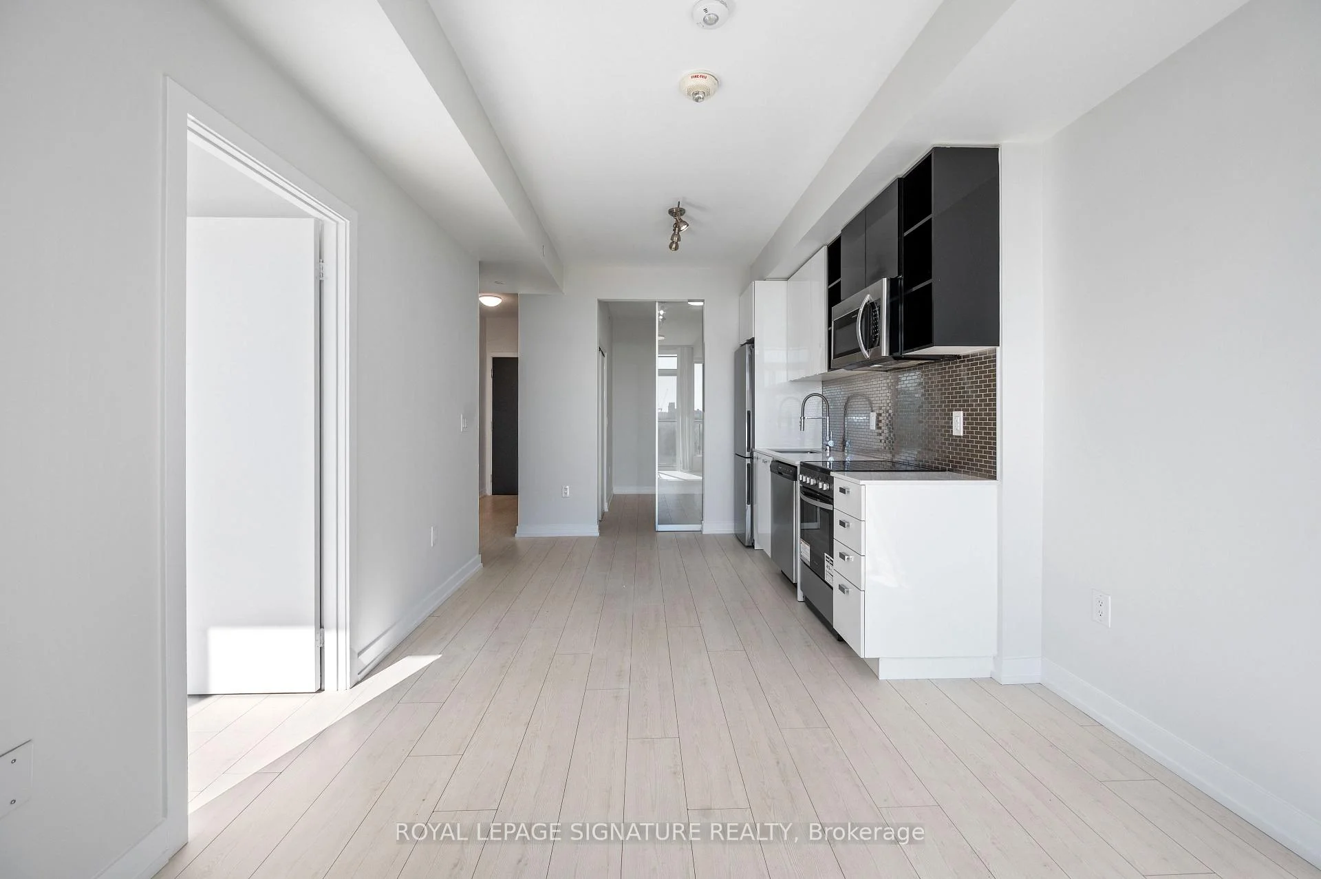 Photo 10 of Unit 710, 10 De Boers Drive, North York, York University Heights — HOMEH