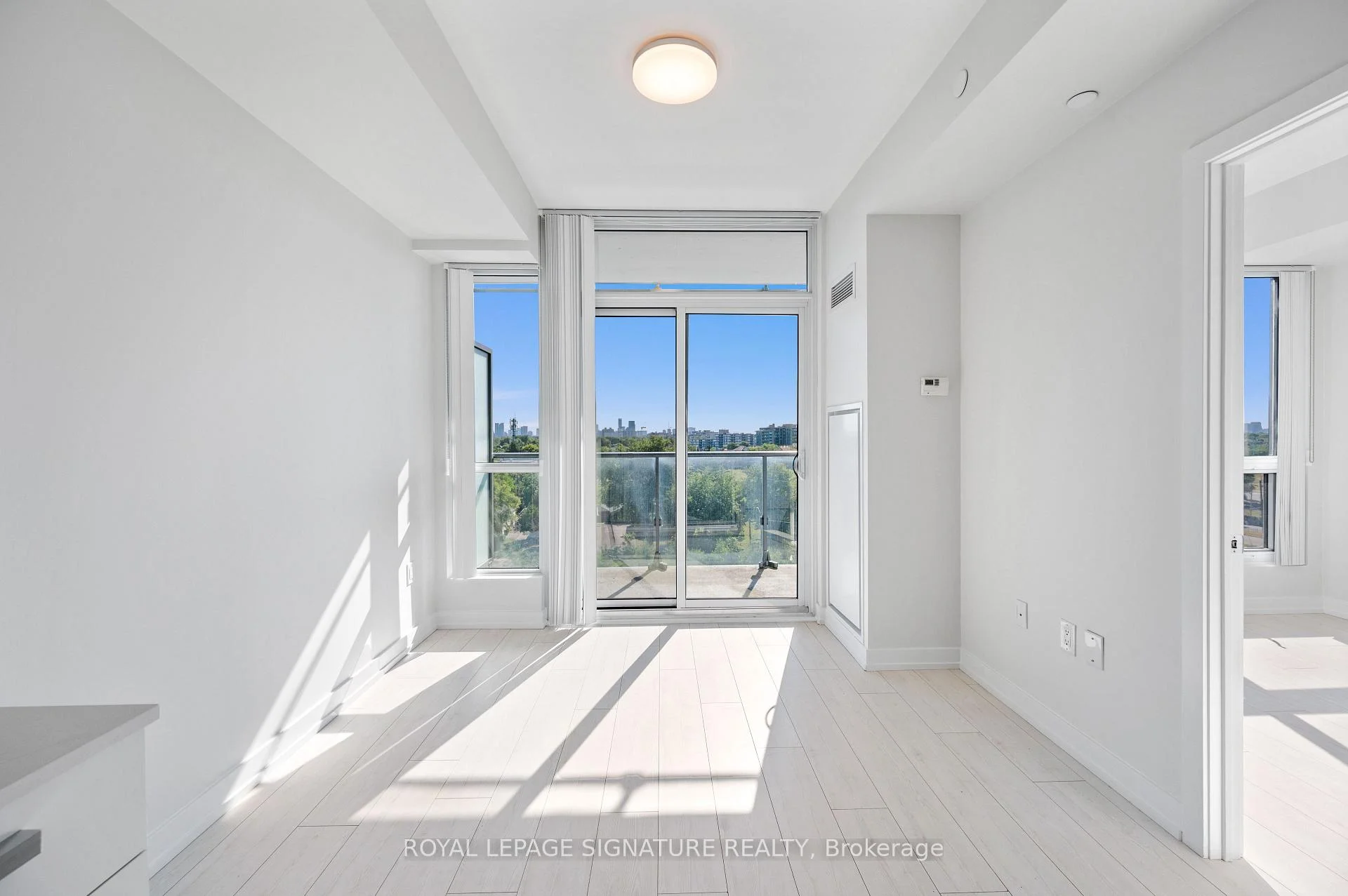 Photo 11 of Unit 710, 10 De Boers Drive, North York, York University Heights — HOMEH
