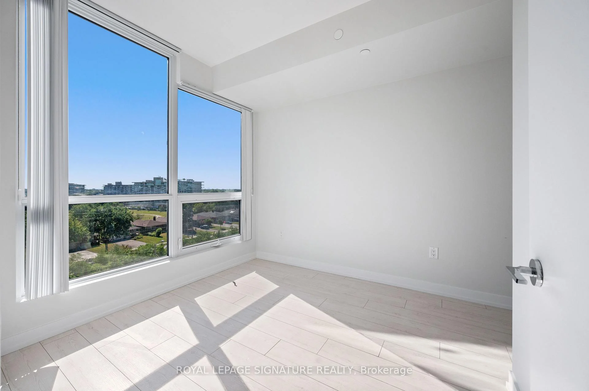 Photo 14 of Unit 710, 10 De Boers Drive, North York, York University Heights — HOMEH