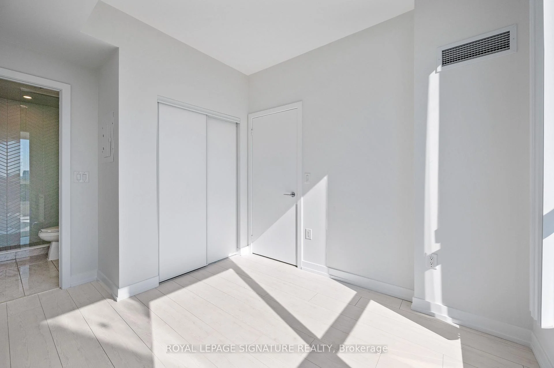 Photo 15 of Unit 710, 10 De Boers Drive, North York, York University Heights — HOMEH