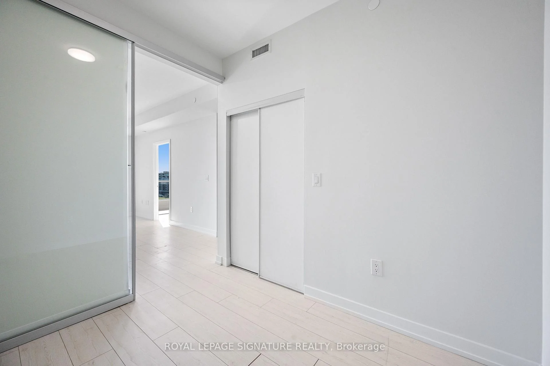 Photo 17 of Unit 710, 10 De Boers Drive, North York, York University Heights — HOMEH