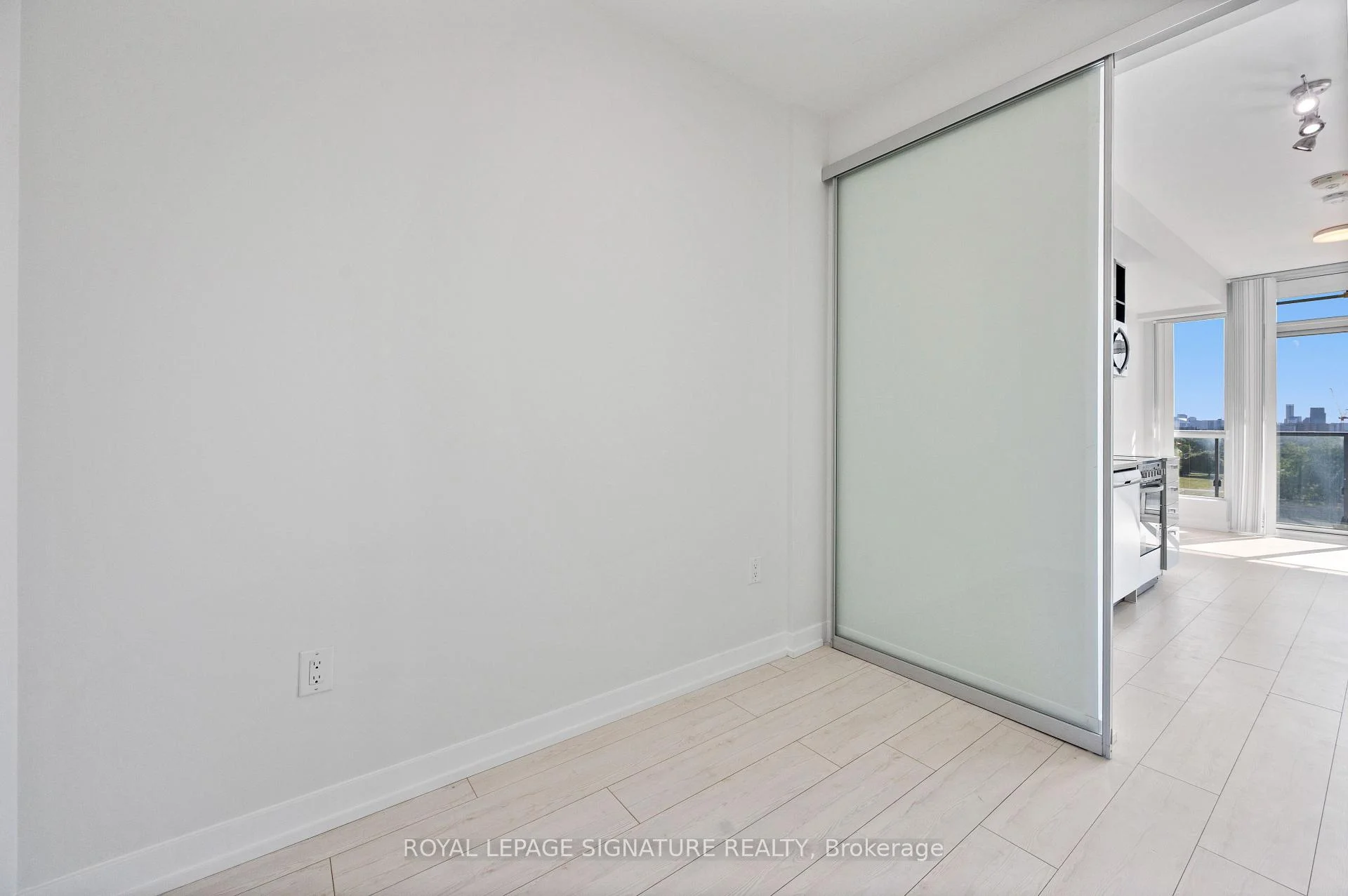 Photo 18 of Unit 710, 10 De Boers Drive, North York, York University Heights — HOMEH