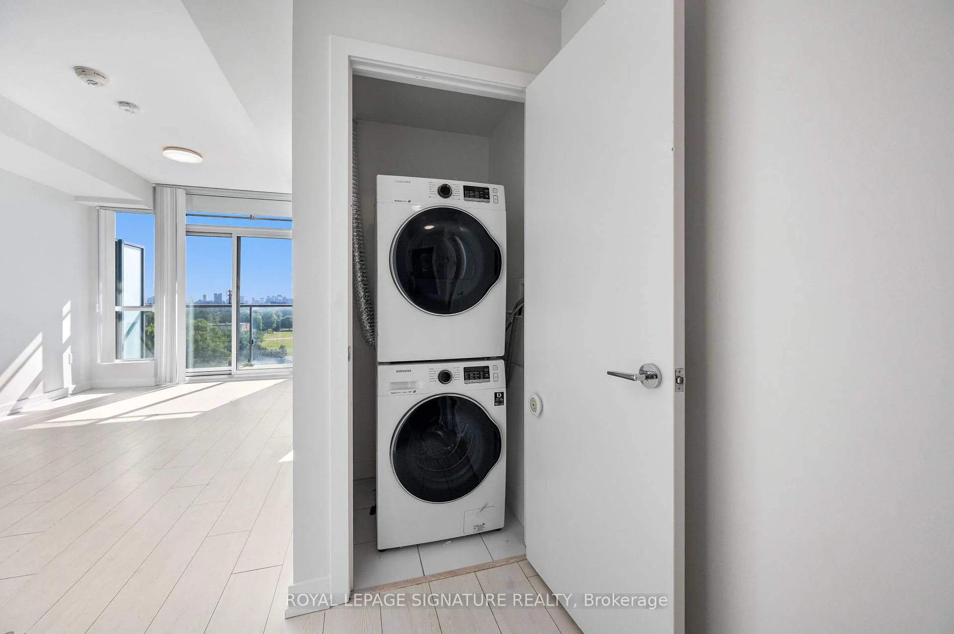 Photo 22 of Unit 710, 10 De Boers Drive, North York, York University Heights — HOMEH