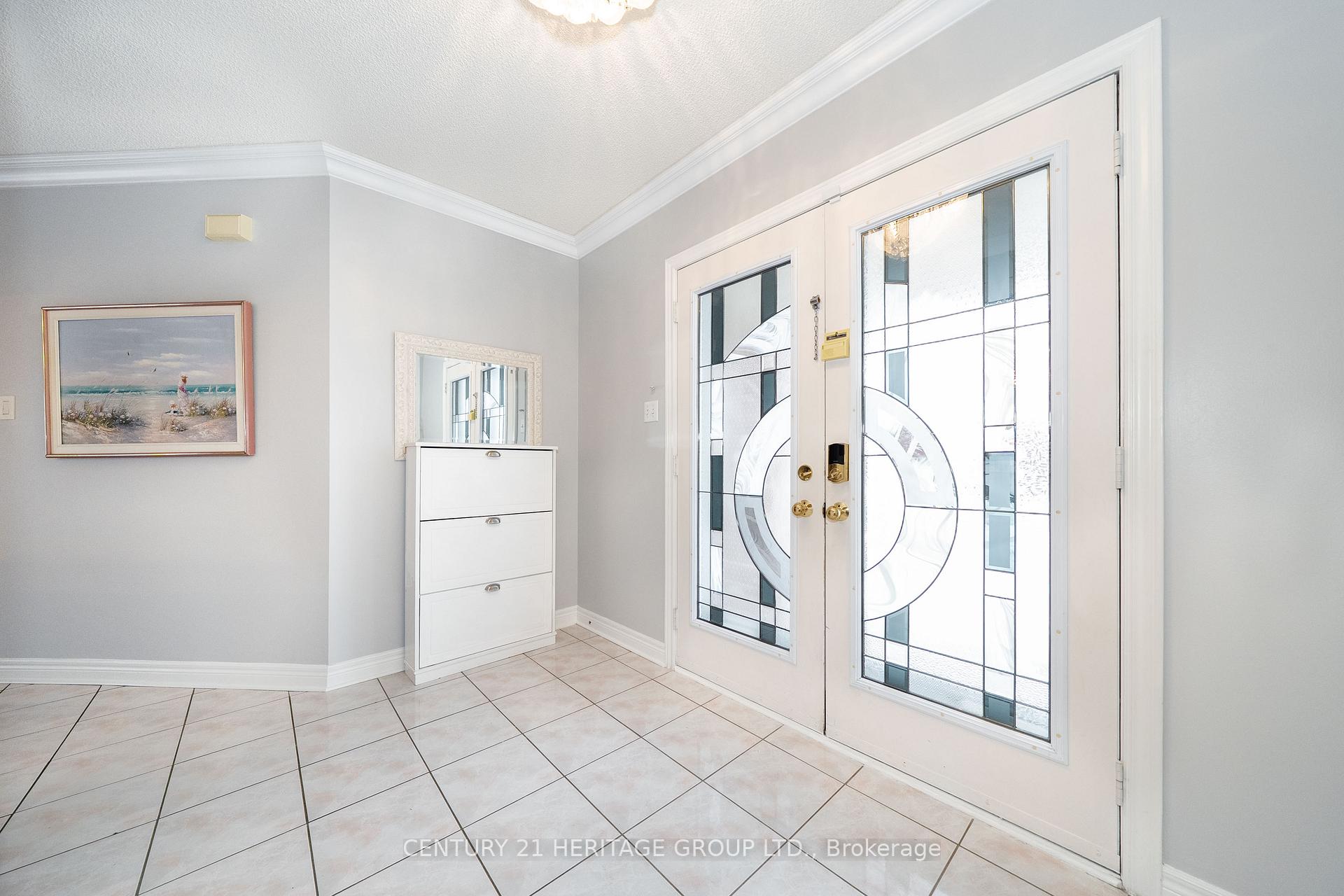 Photo 2 of 2211 Old Rutherford Road, Vaughan, Maple — HOMEH
