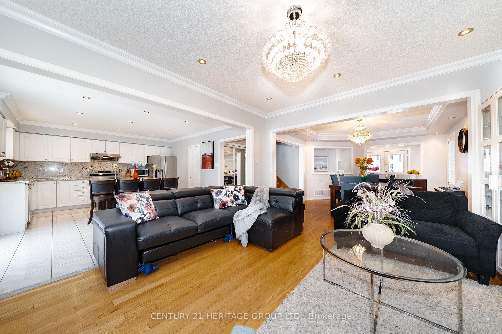 Photo 5 of 2211 Old Rutherford Road, Vaughan, Maple — HOMEH