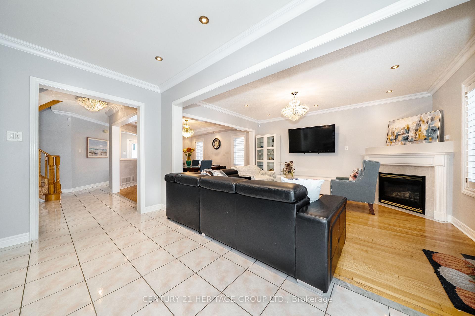 Photo 6 of 2211 Old Rutherford Road, Vaughan, Maple — HOMEH
