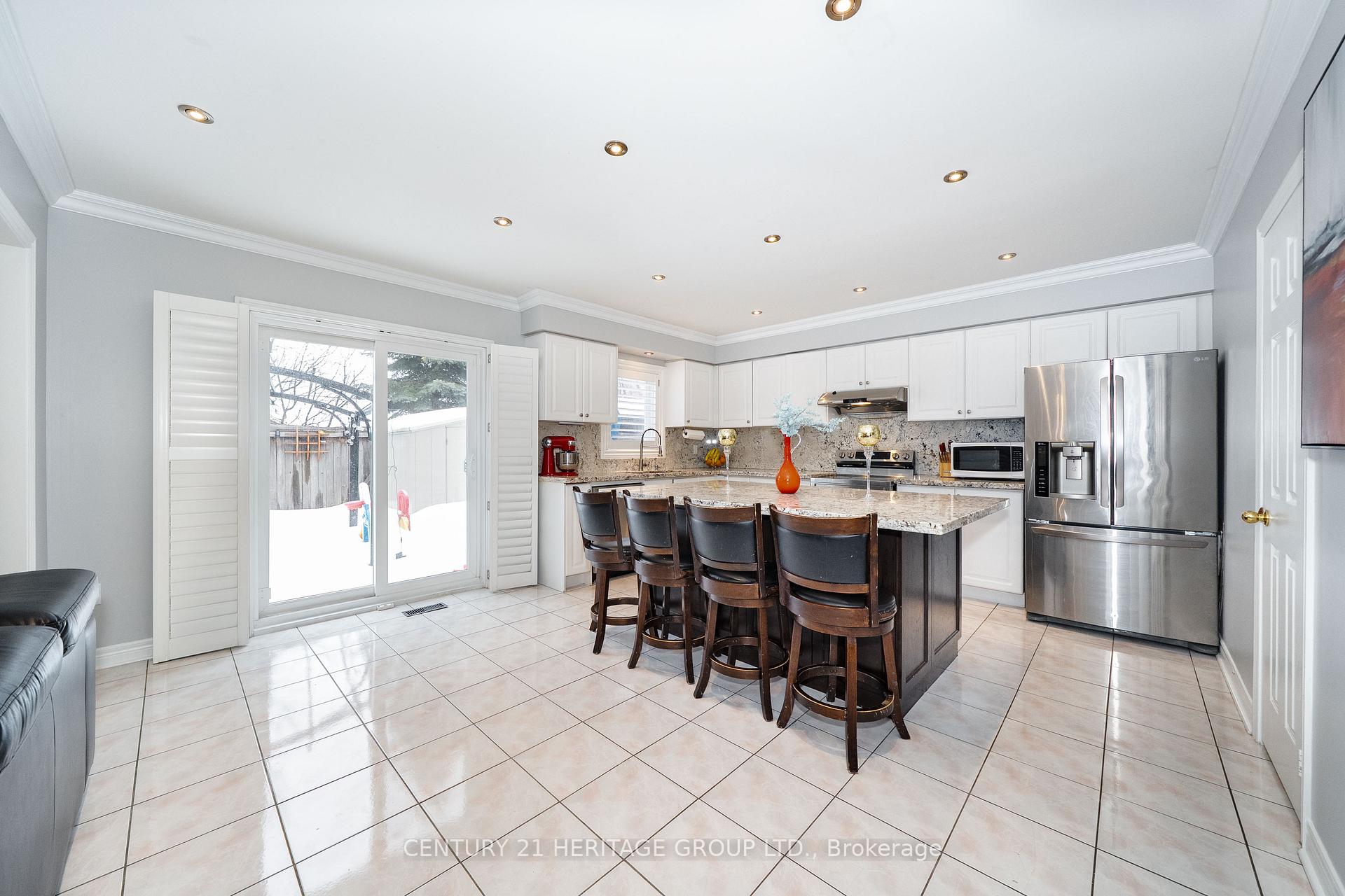 Photo 7 of 2211 Old Rutherford Road, Vaughan, Maple — HOMEH