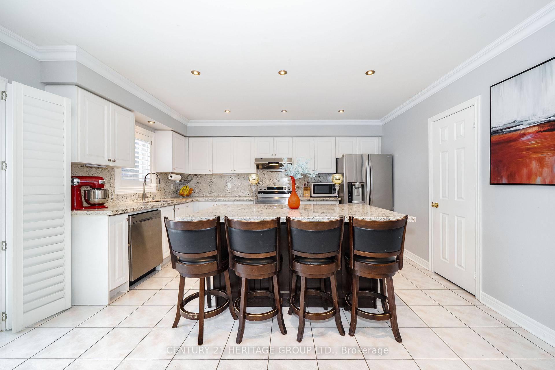 Photo 9 of 2211 Old Rutherford Road, Vaughan, Maple — HOMEH