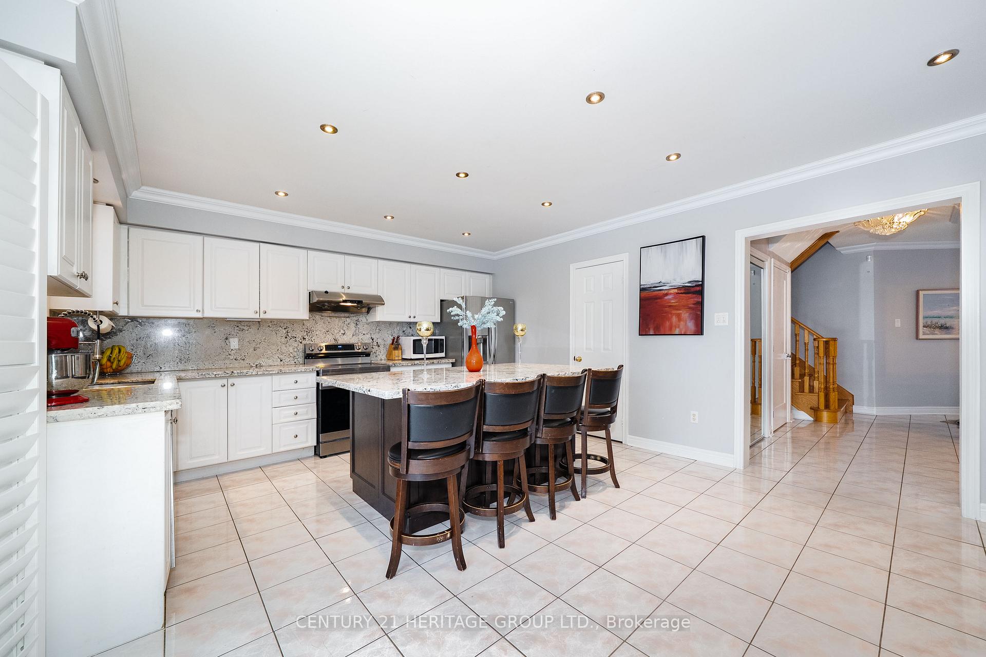 Photo 10 of 2211 Old Rutherford Road, Vaughan, Maple — HOMEH
