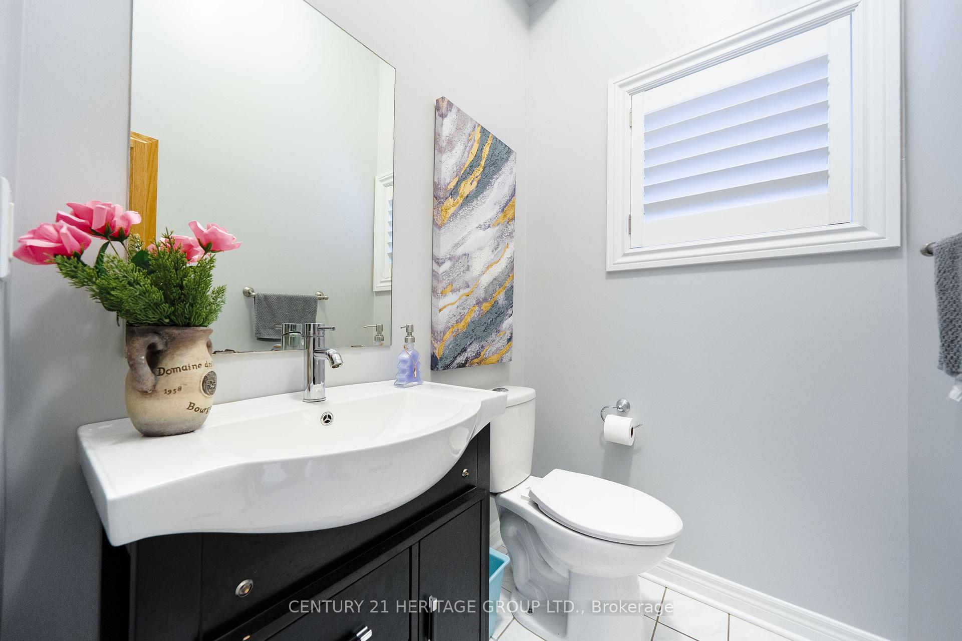 Photo 11 of 2211 Old Rutherford Road, Vaughan, Maple — HOMEH