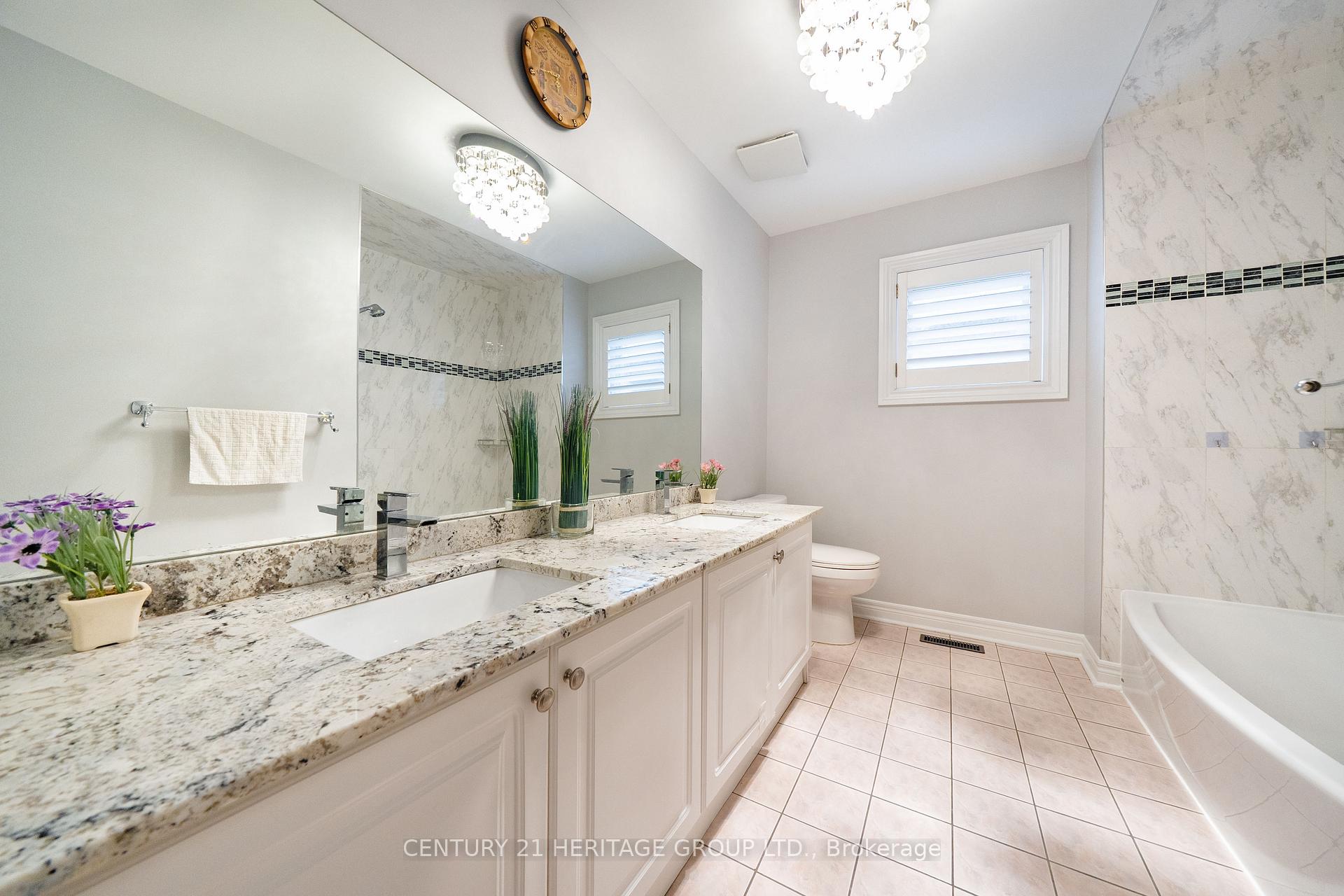 Photo 17 of 2211 Old Rutherford Road, Vaughan, Maple — HOMEH