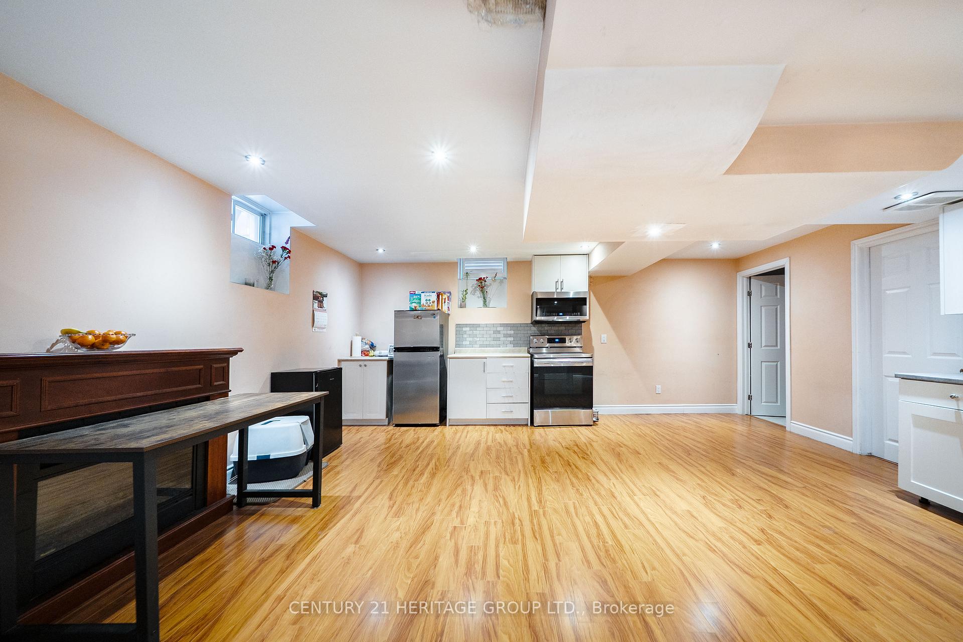 Photo 24 of 2211 Old Rutherford Road, Vaughan, Maple — HOMEH