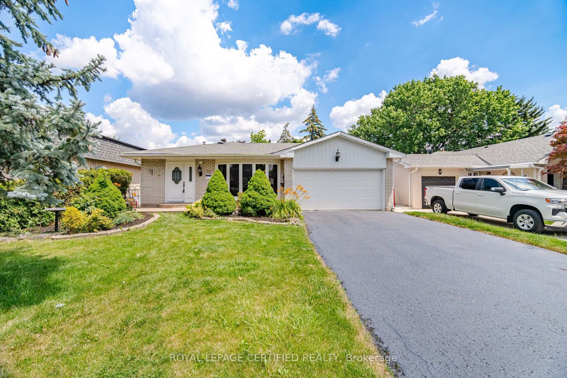 Front of 33 Grassmere Crescent
