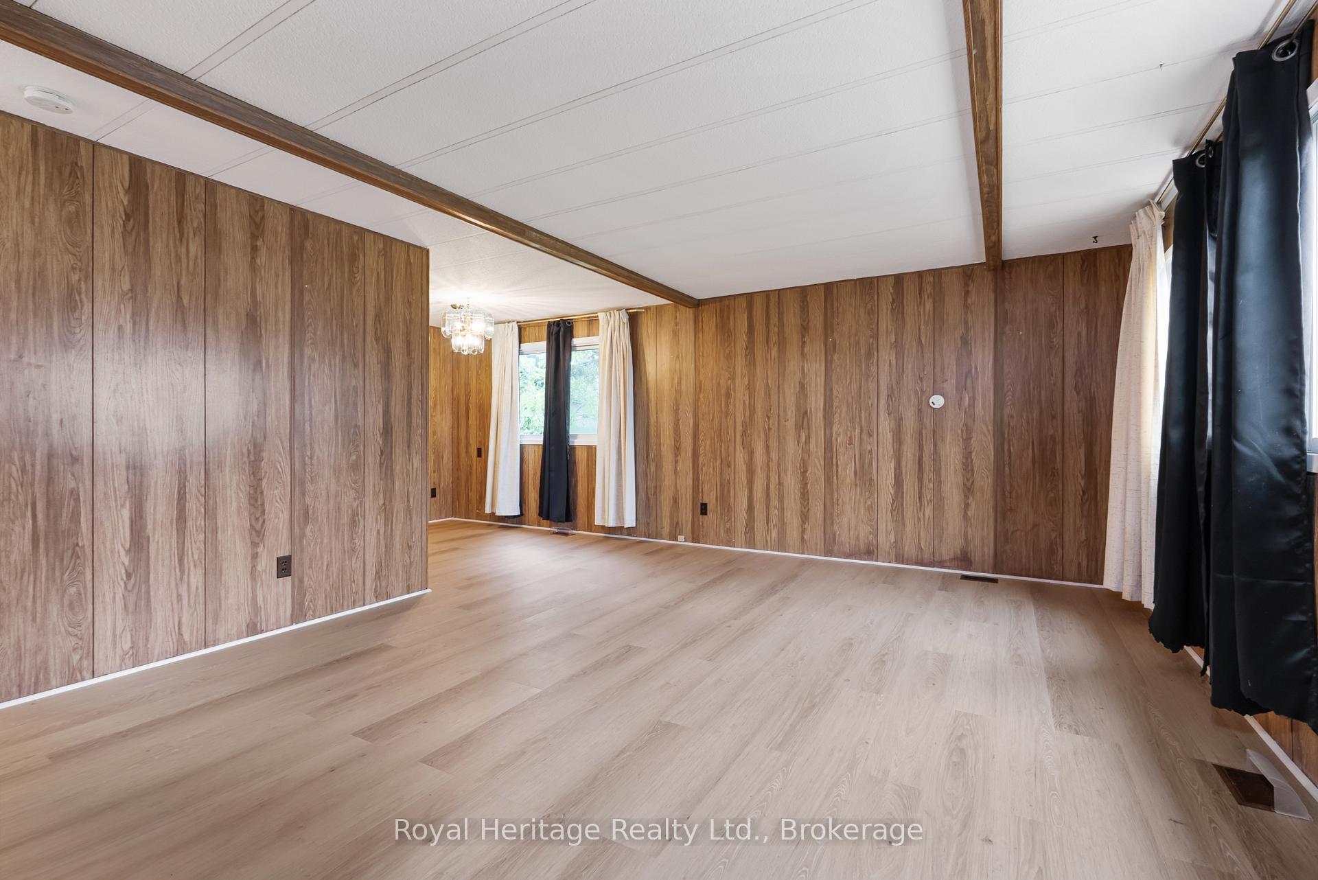 Photo 4 of 2 Fenelon Way, Kawartha Lakes, Lindsay — HOMEH