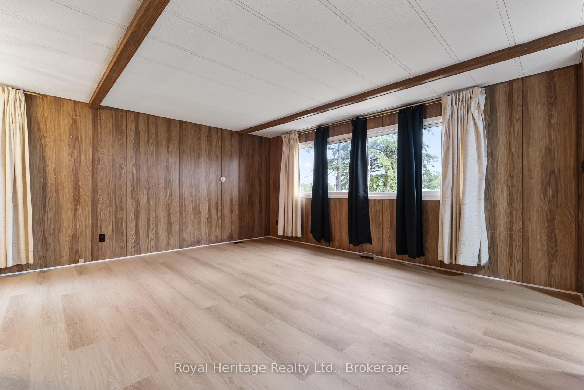Photo 5 of 2 Fenelon Way, Kawartha Lakes, Lindsay — HOMEH