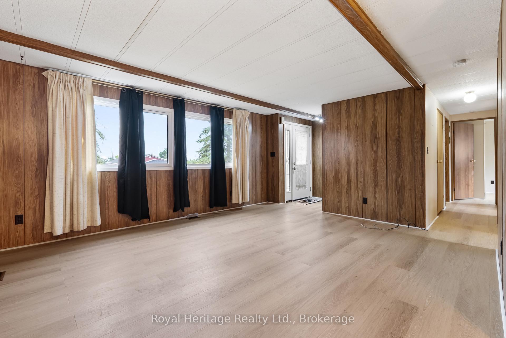 Photo 7 of 2 Fenelon Way, Kawartha Lakes, Lindsay — HOMEH