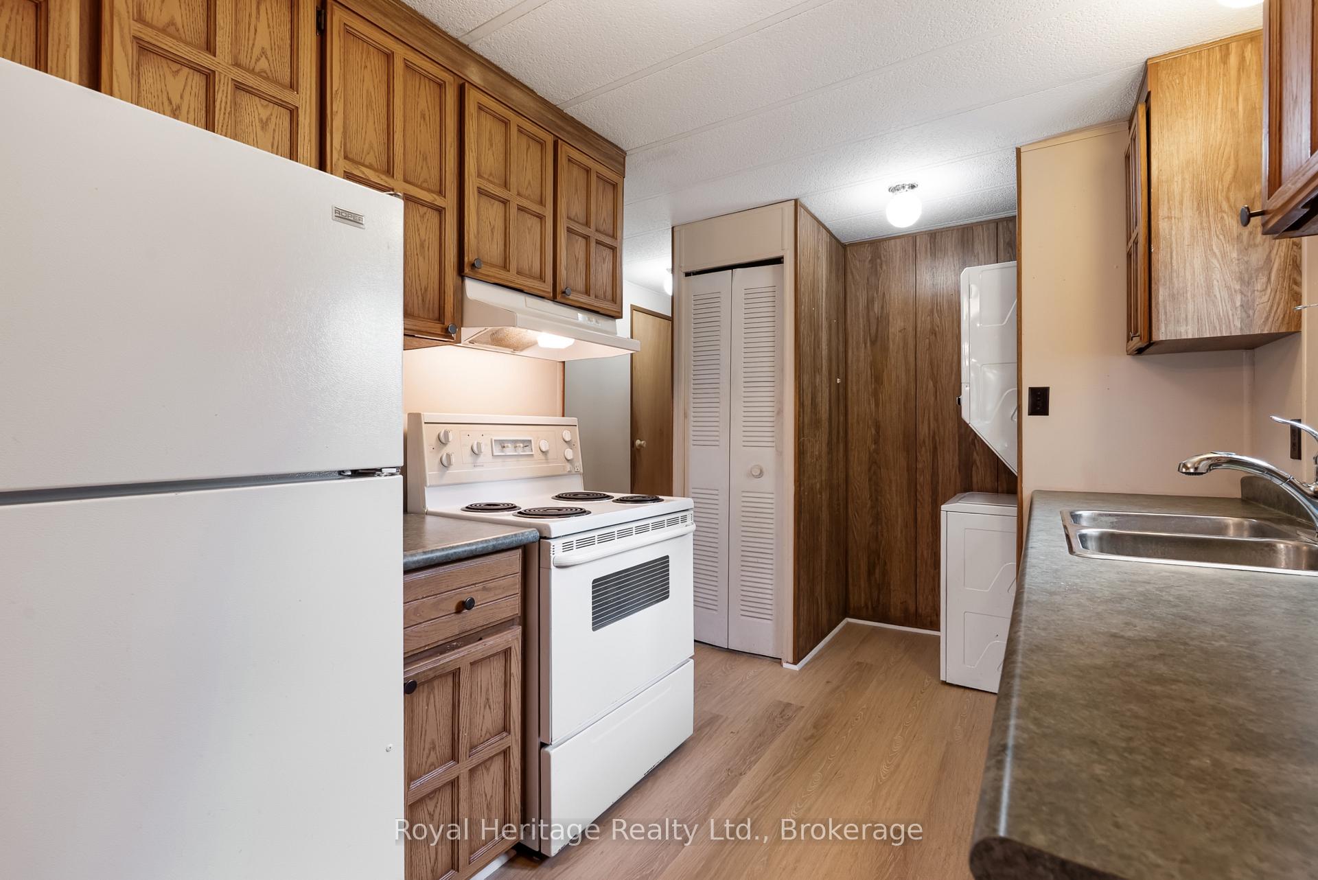 Photo 8 of 2 Fenelon Way, Kawartha Lakes, Lindsay — HOMEH