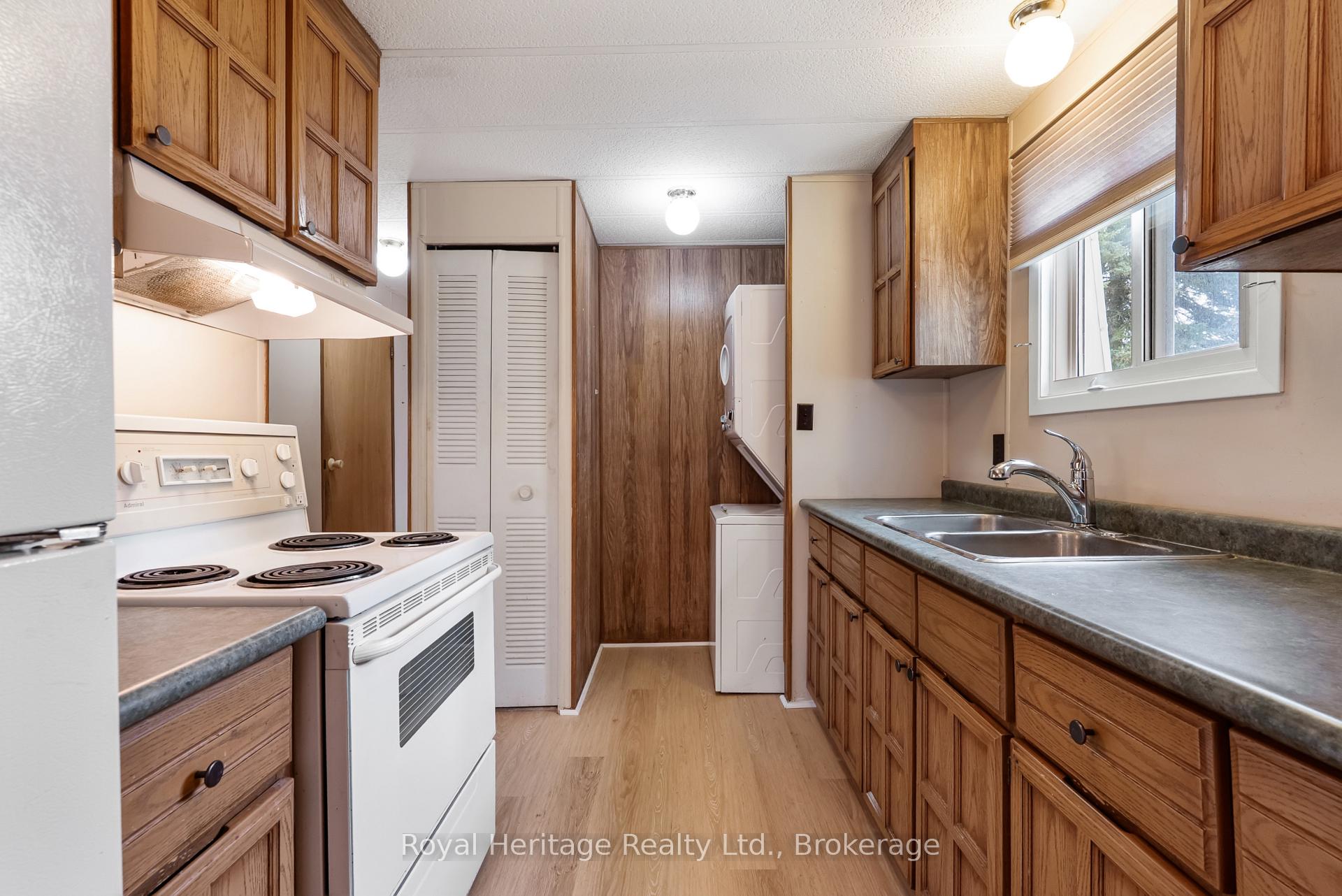 Photo 9 of 2 Fenelon Way, Kawartha Lakes, Lindsay — HOMEH