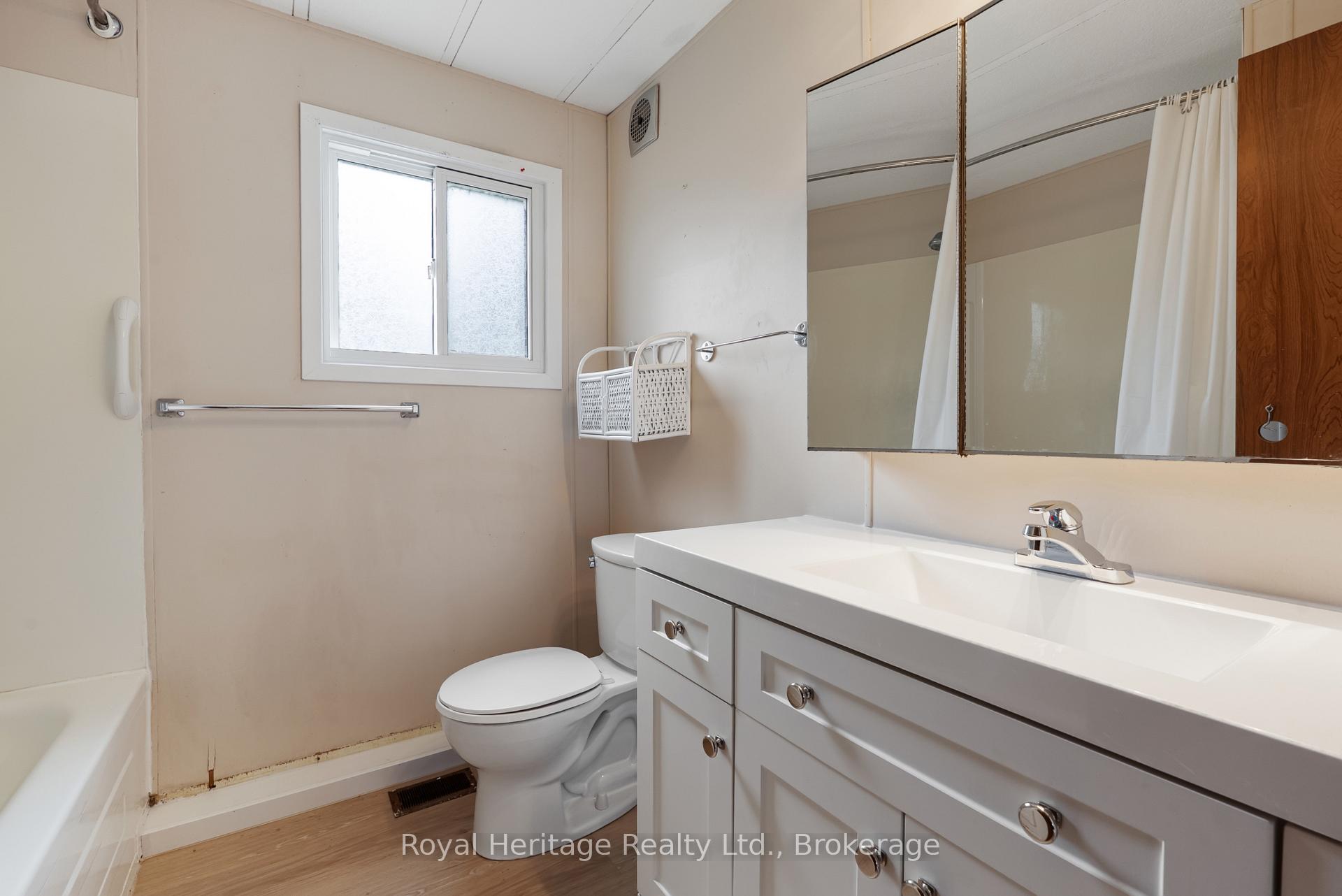 Photo 12 of 2 Fenelon Way, Kawartha Lakes, Lindsay — HOMEH