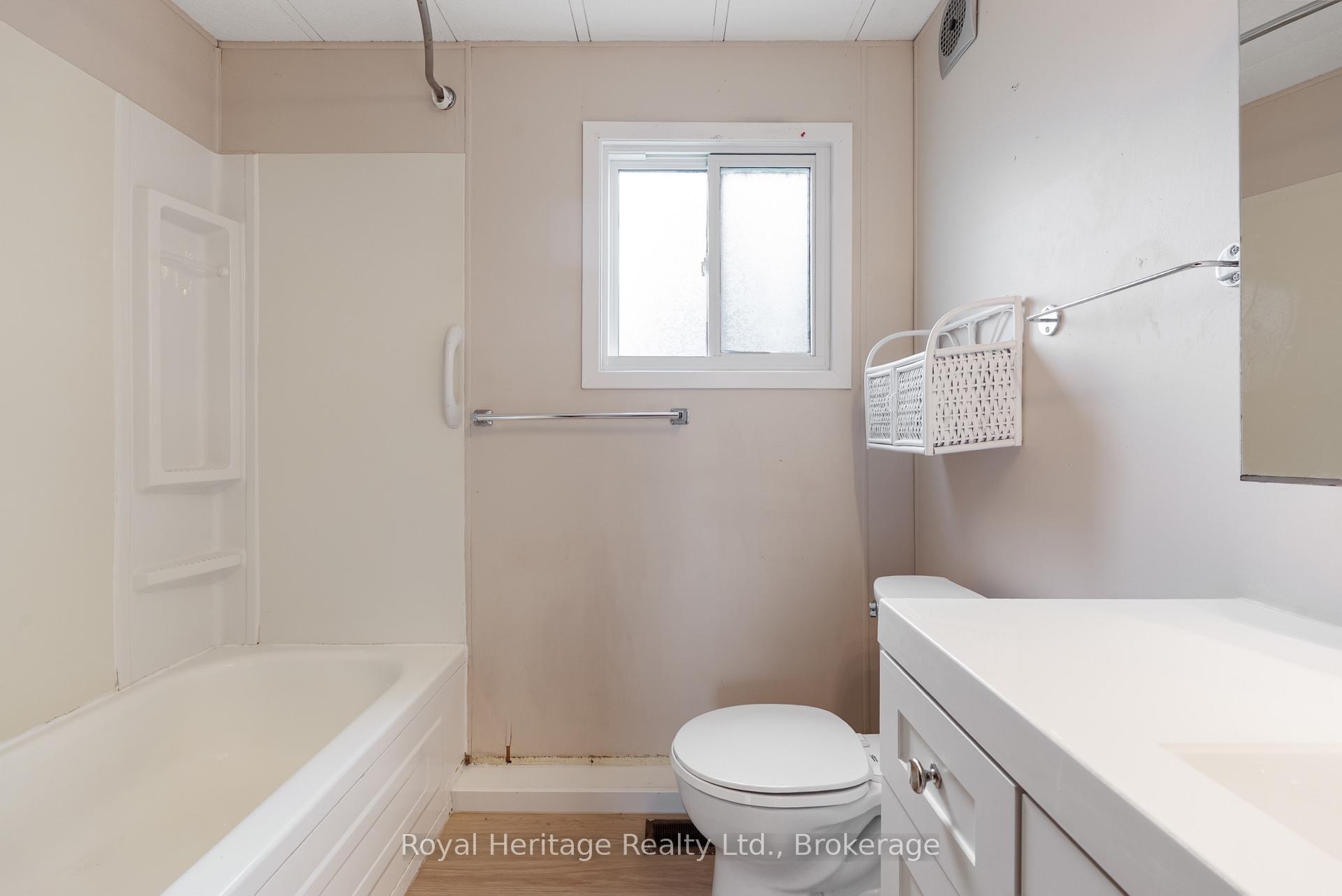 Photo 13 of 2 Fenelon Way, Kawartha Lakes, Lindsay — HOMEH
