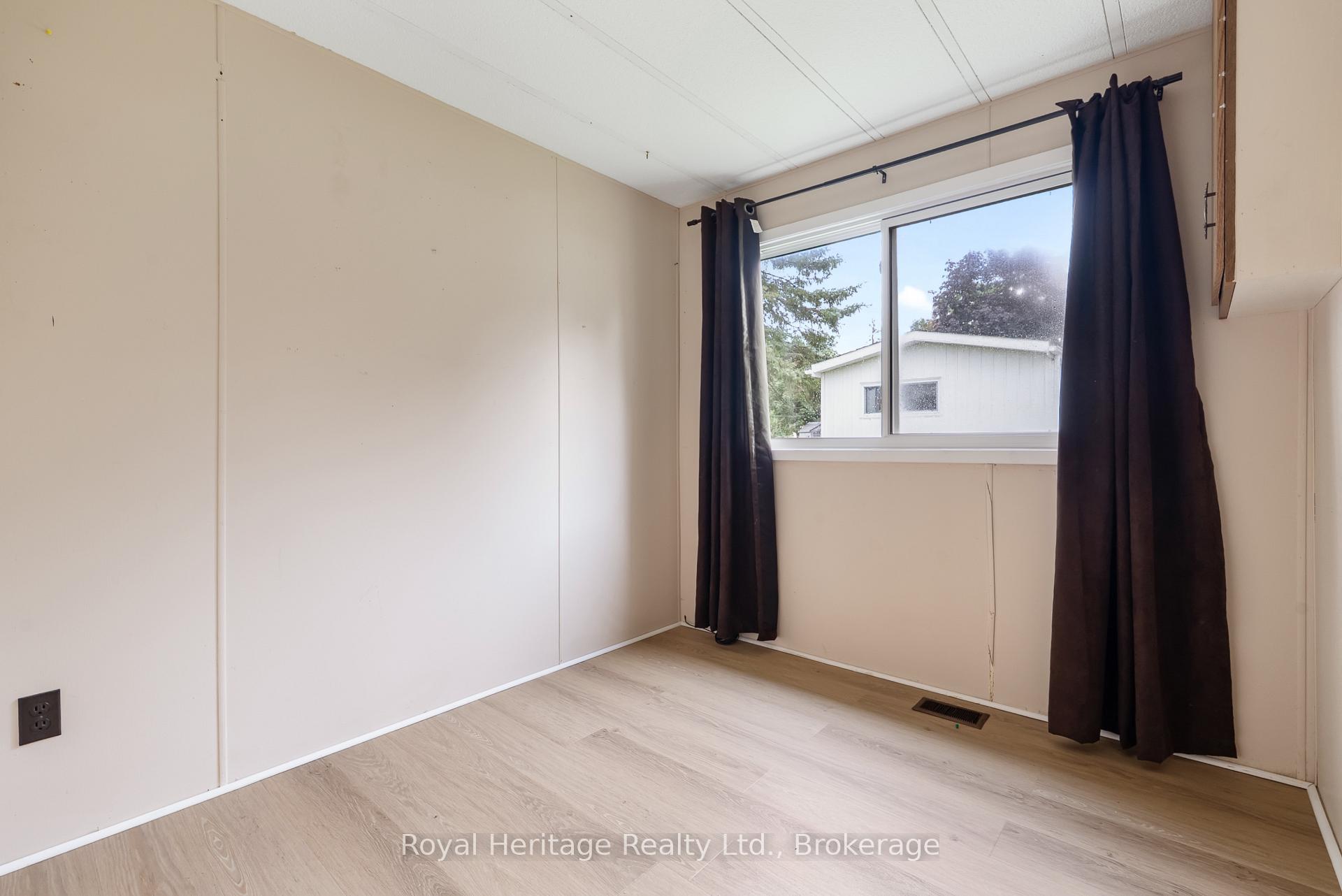 Photo 16 of 2 Fenelon Way, Kawartha Lakes, Lindsay — HOMEH
