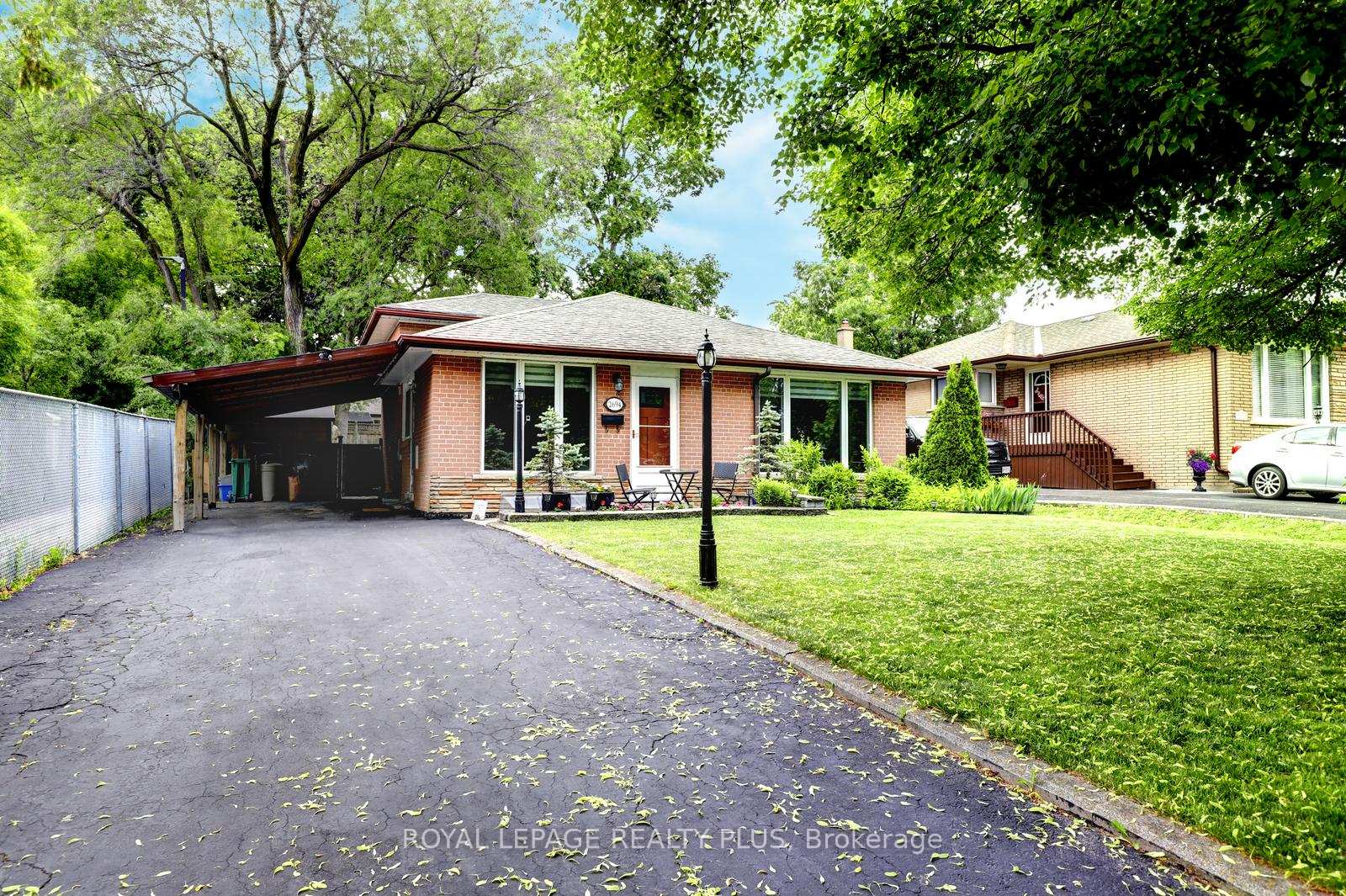 Photo 3 of 2694 Truscott Drive, Mississauga, Clarkson — HOMEH