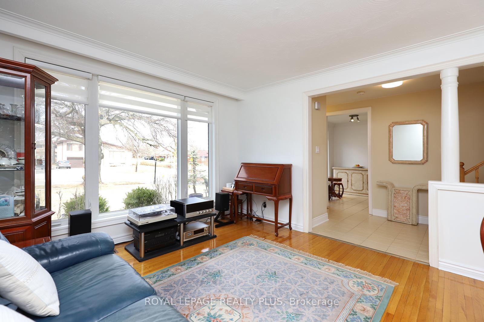 Photo 10 of 2694 Truscott Drive, Mississauga, Clarkson — HOMEH