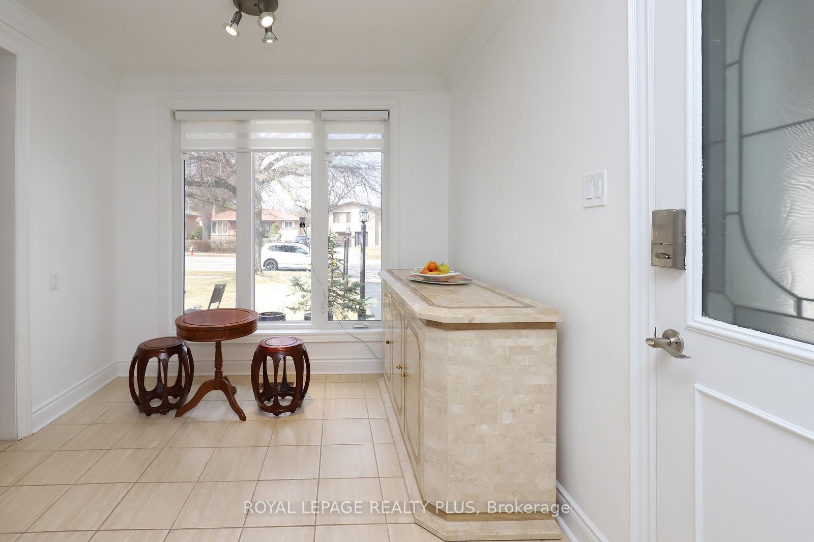 Photo 11 of 2694 Truscott Drive, Mississauga, Clarkson — HOMEH