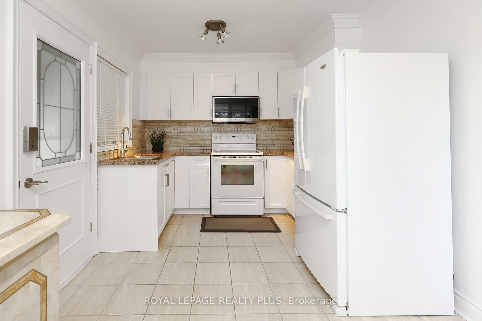 Photo 13 of 2694 Truscott Drive, Mississauga, Clarkson — HOMEH