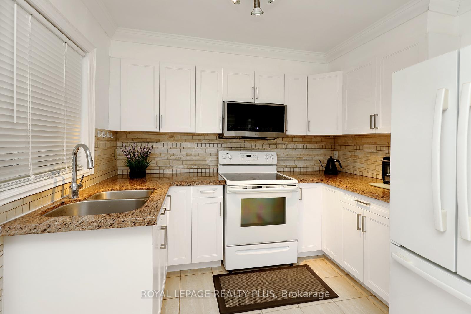 Photo 15 of 2694 Truscott Drive, Mississauga, Clarkson — HOMEH