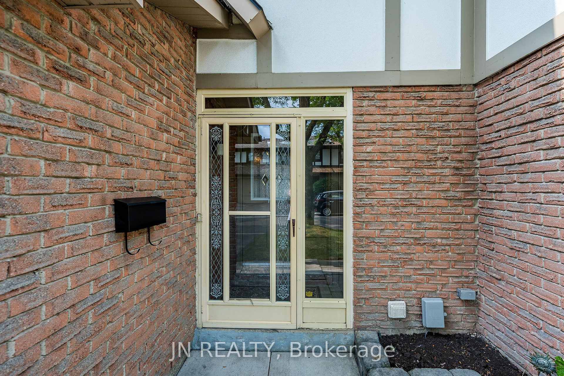 Photo 5 of 15 Gatwick Lane, Brampton, Northgate — HOMEH