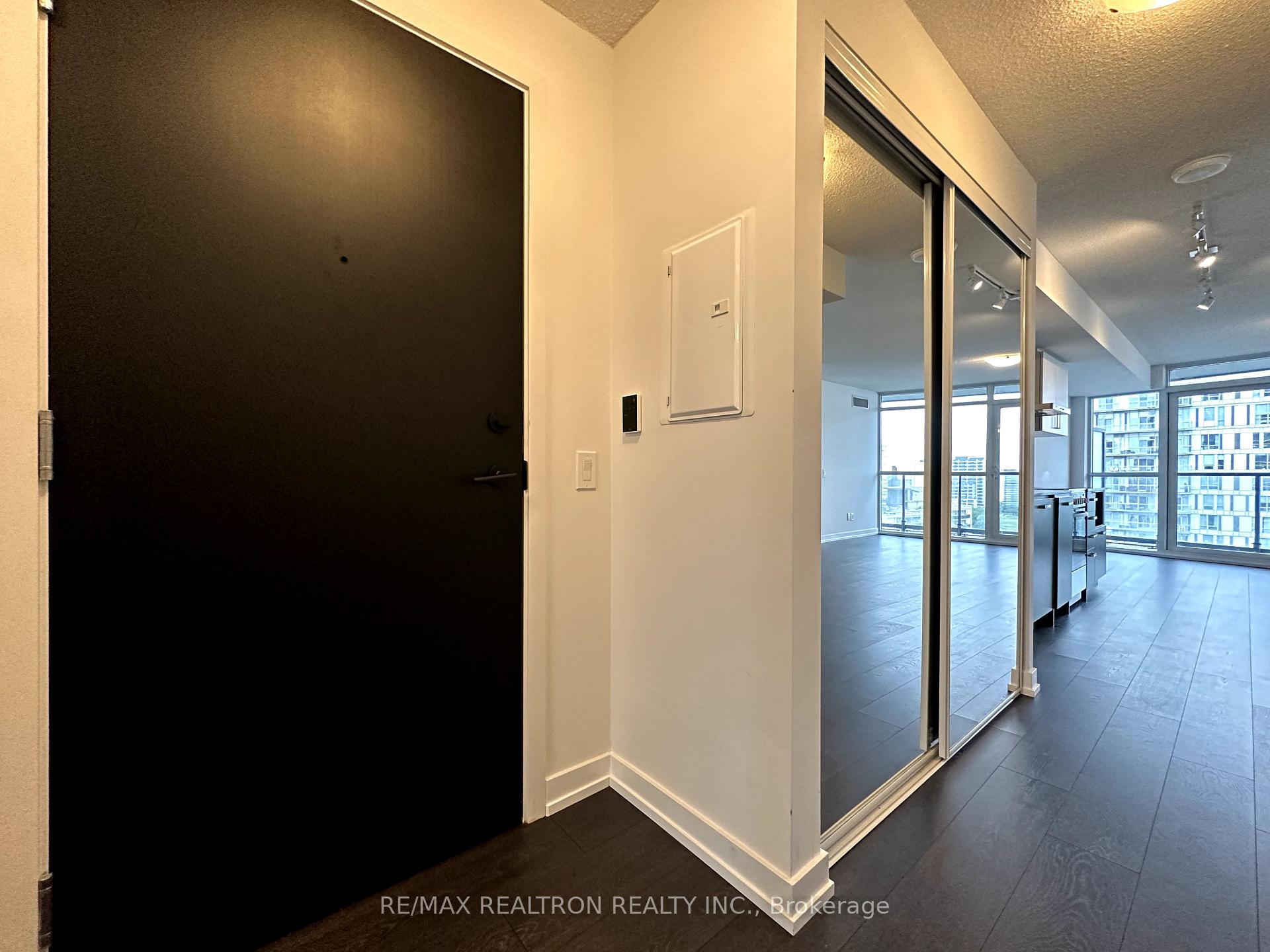 Photo 4 of Unit 2008, 125 Redpath Avenue, Toronto, Mount Pleasant West — HOMEH
