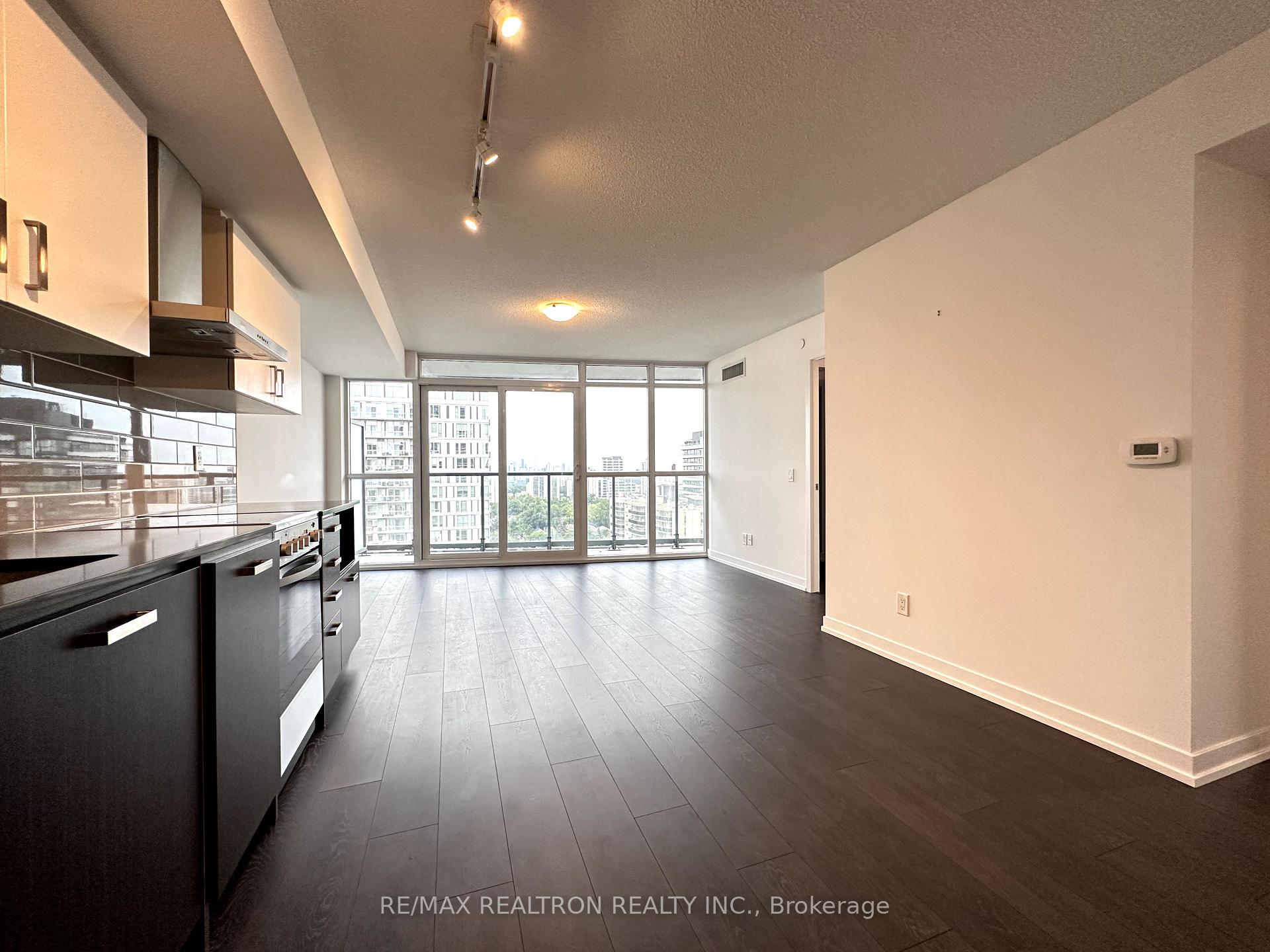 Photo 6 of Unit 2008, 125 Redpath Avenue, Toronto, Mount Pleasant West — HOMEH