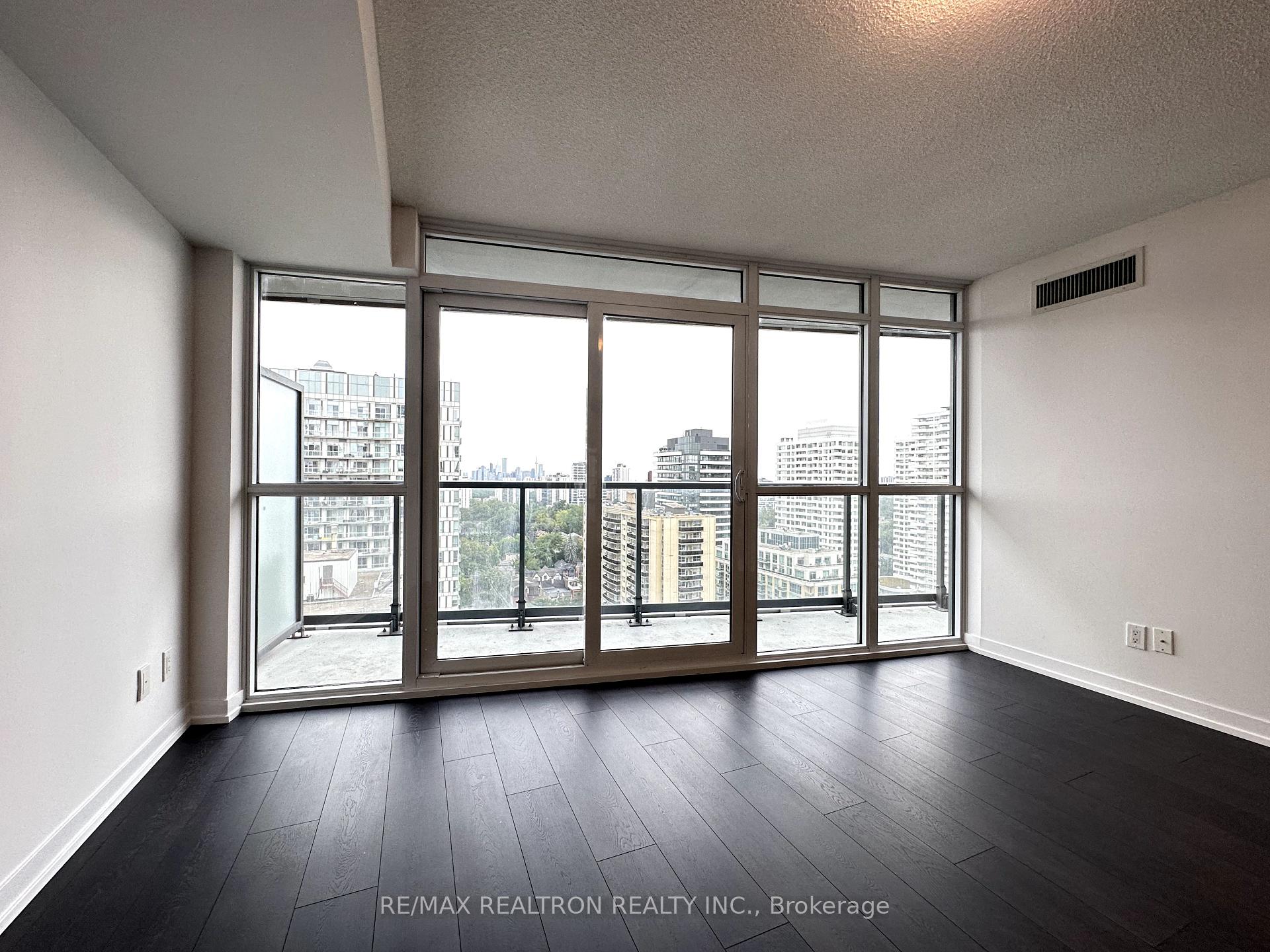Photo 9 of Unit 2008, 125 Redpath Avenue, Toronto, Mount Pleasant West — HOMEH