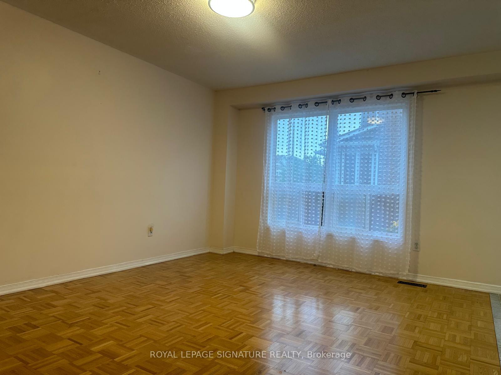 Photo 4 of 28 Pompano Place, Brampton, Bram East — HOMEH