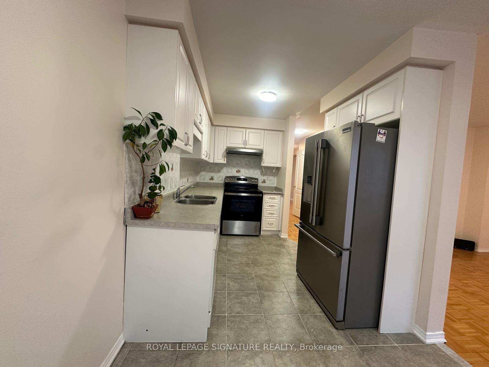 Photo 8 of 28 Pompano Place, Brampton, Bram East — HOMEH