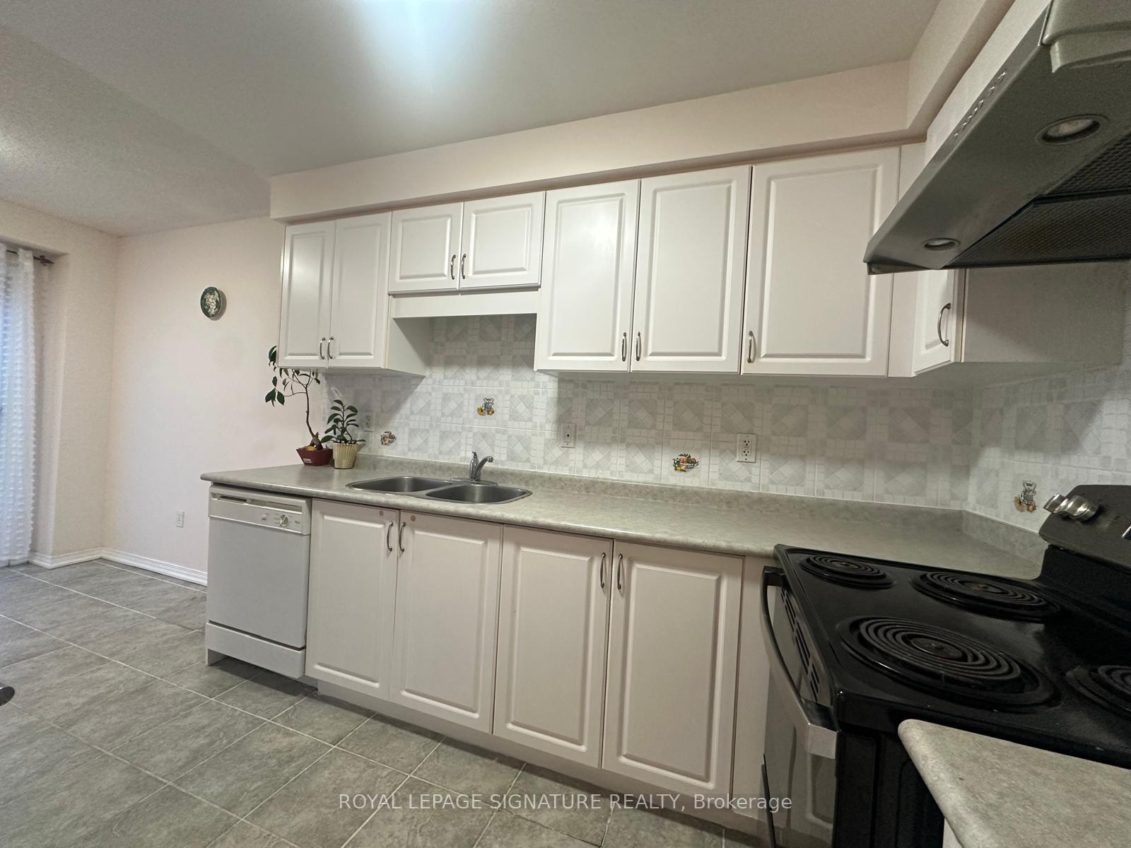 Photo 9 of 28 Pompano Place, Brampton, Bram East — HOMEH