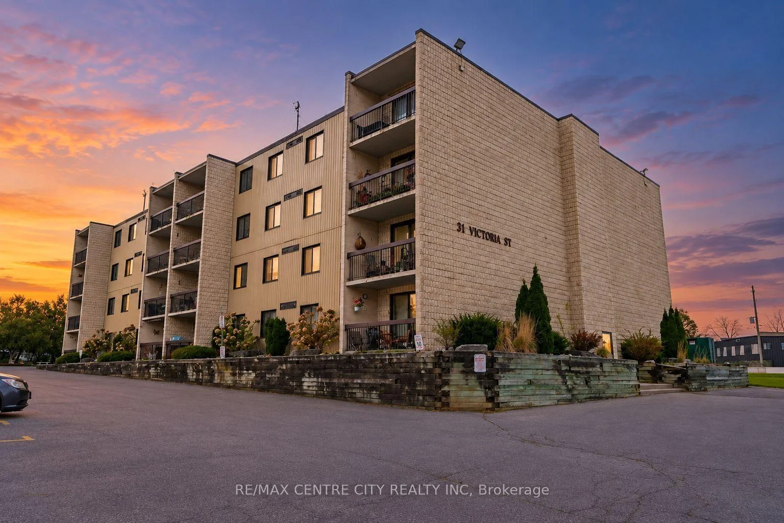 Photo of Unit 102, 31 Victoria Street S