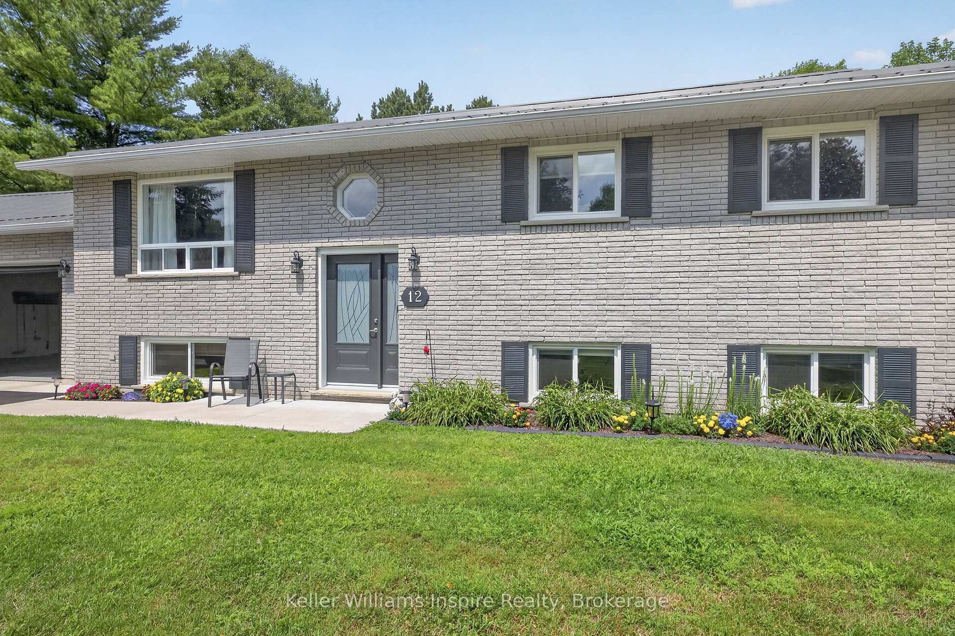 Photo 2 of 12 Jamie Crescent, Petawawa, Petawawa — HOMEH