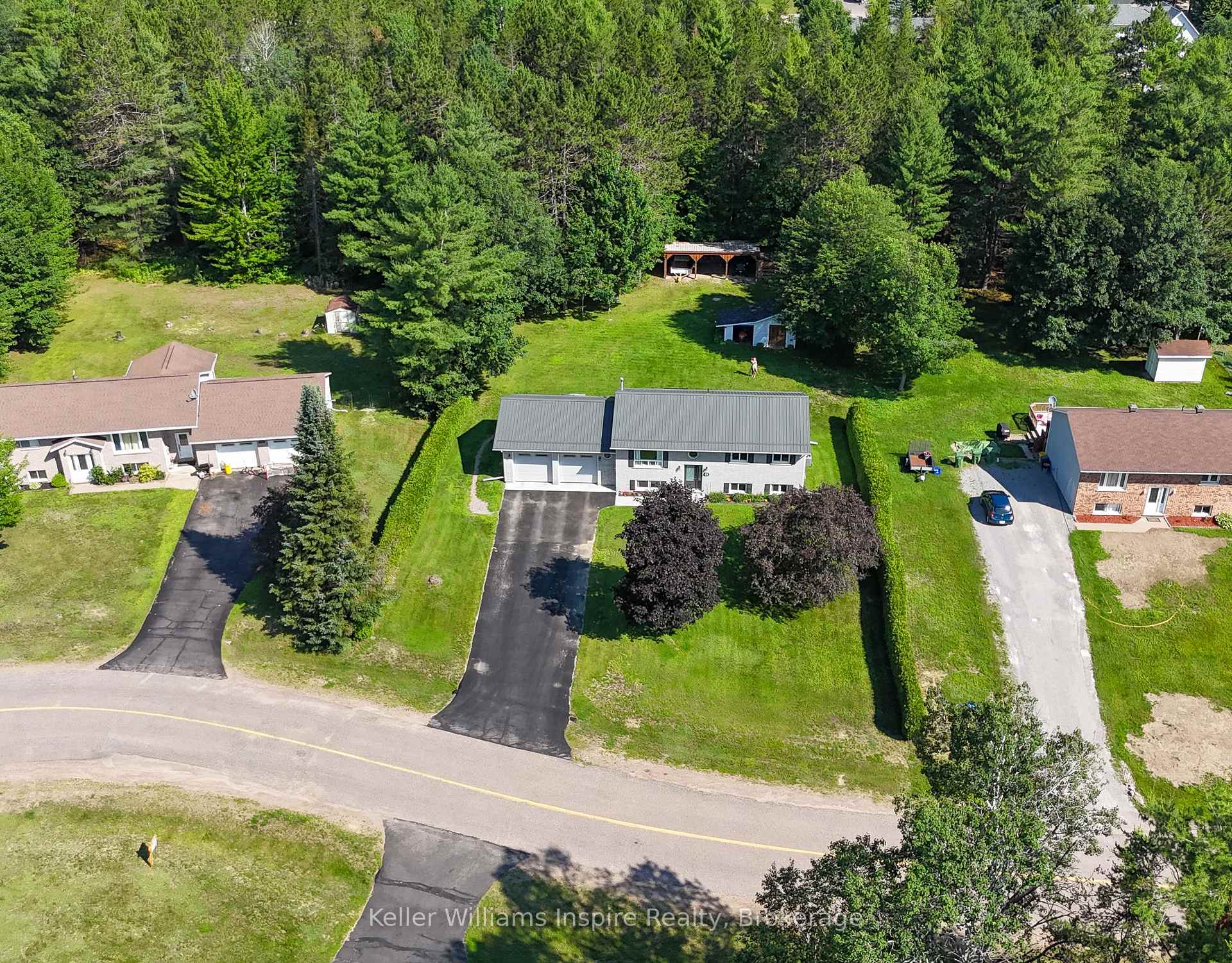 Photo 3 of 12 Jamie Crescent, Petawawa, Petawawa — HOMEH